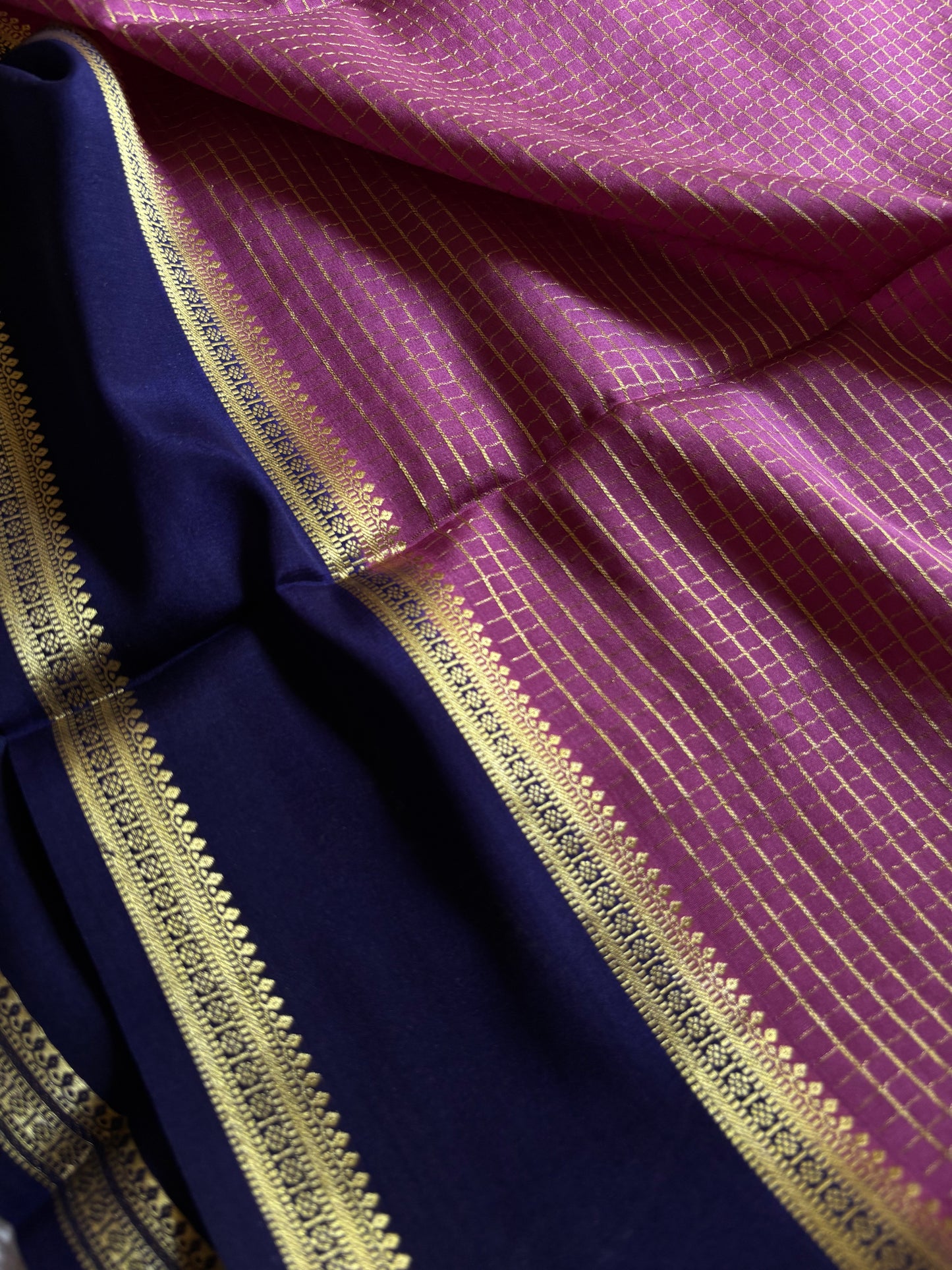 Himani (2D) : Mauve pink-dark navy blue