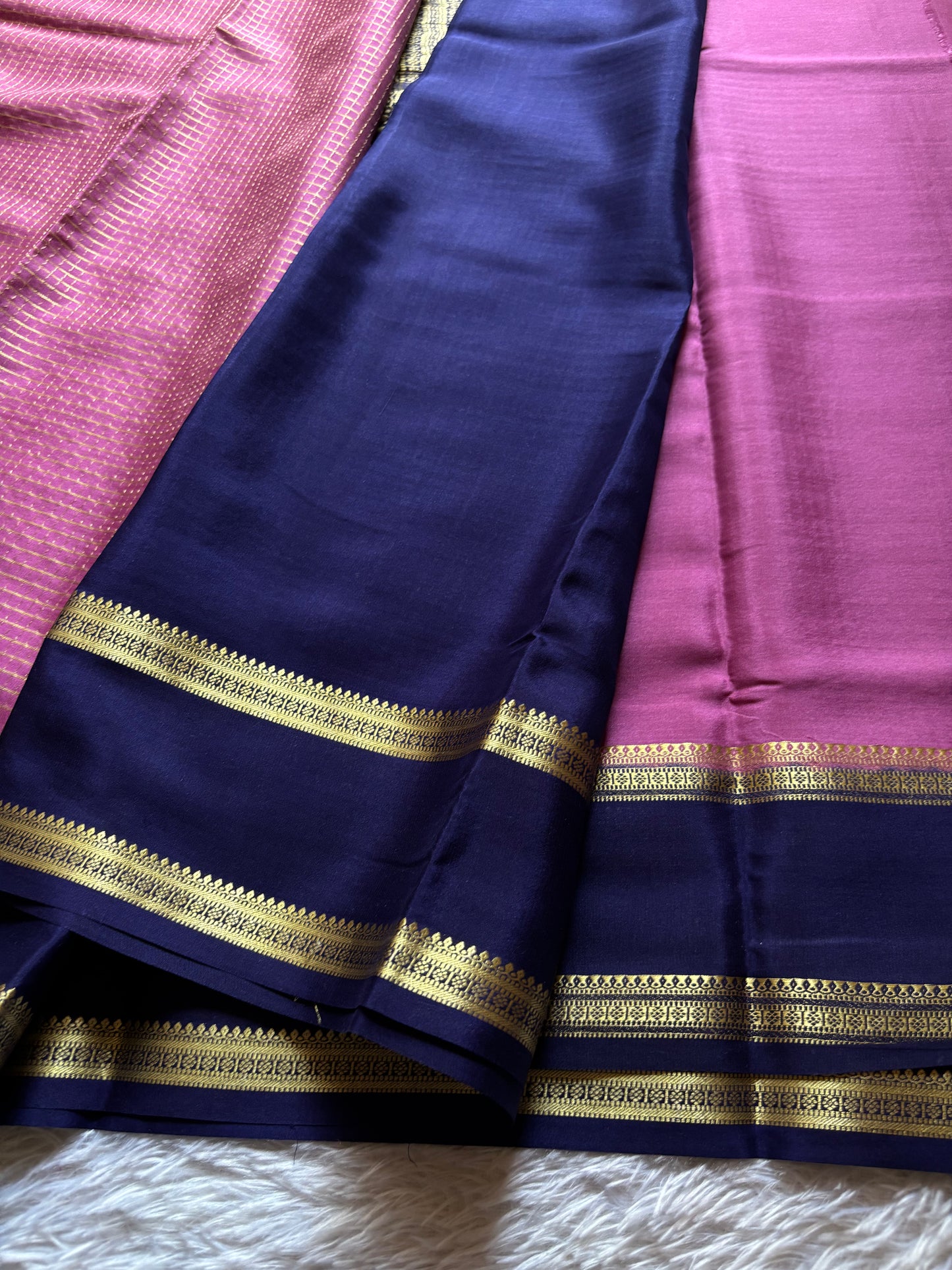 Himani (2D) : Mauve pink-dark navy blue