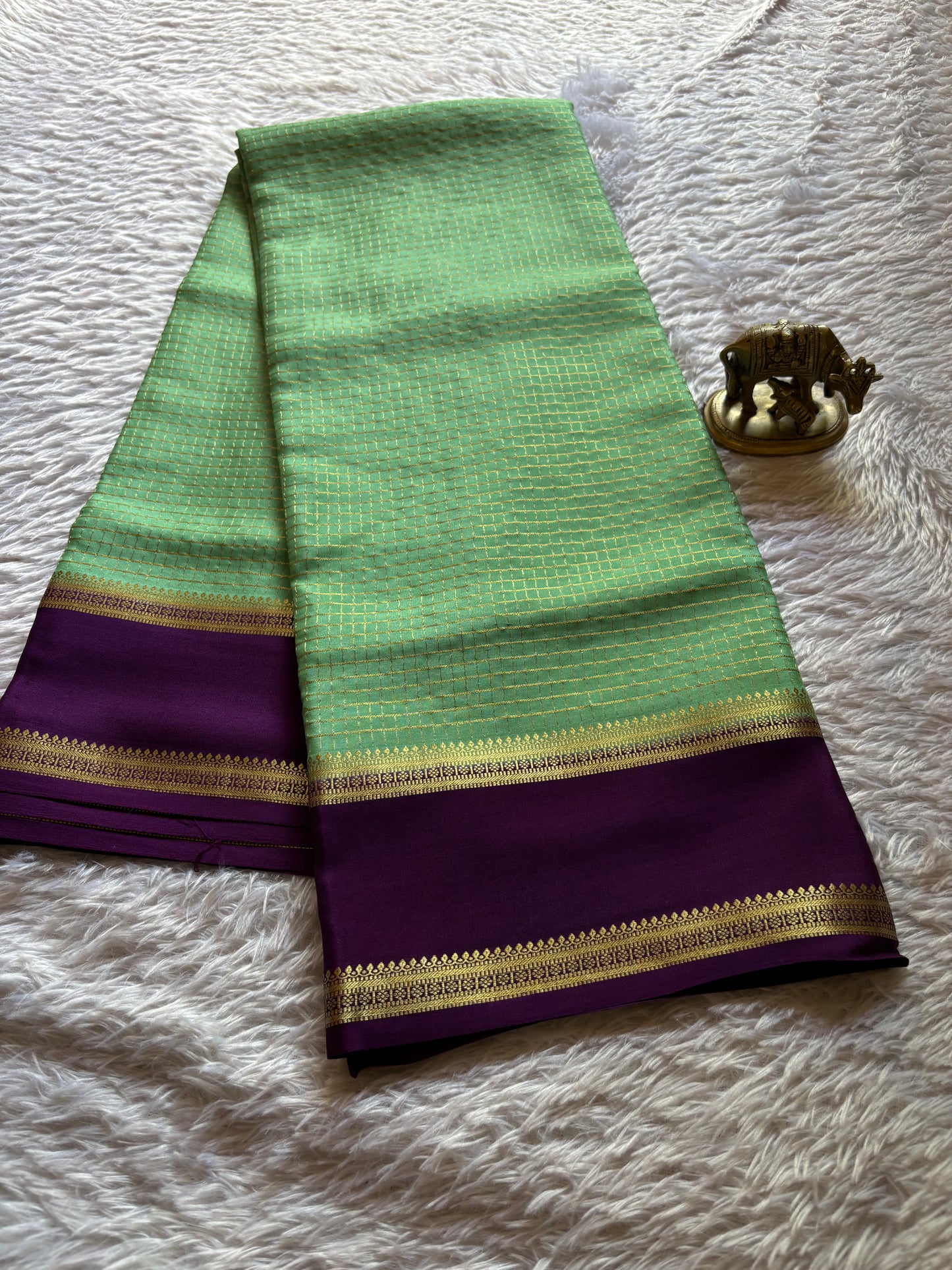 Himani (2D) : Mint green-purple