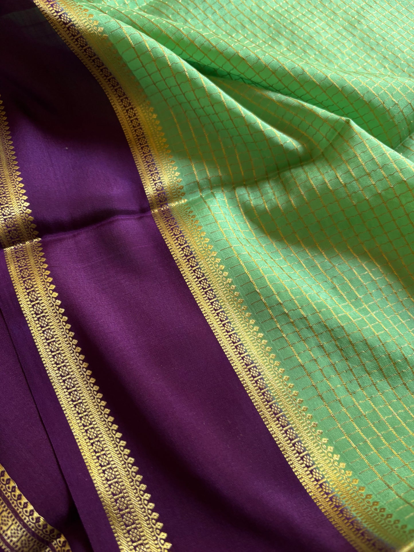 Himani (2D) : Mint green-purple