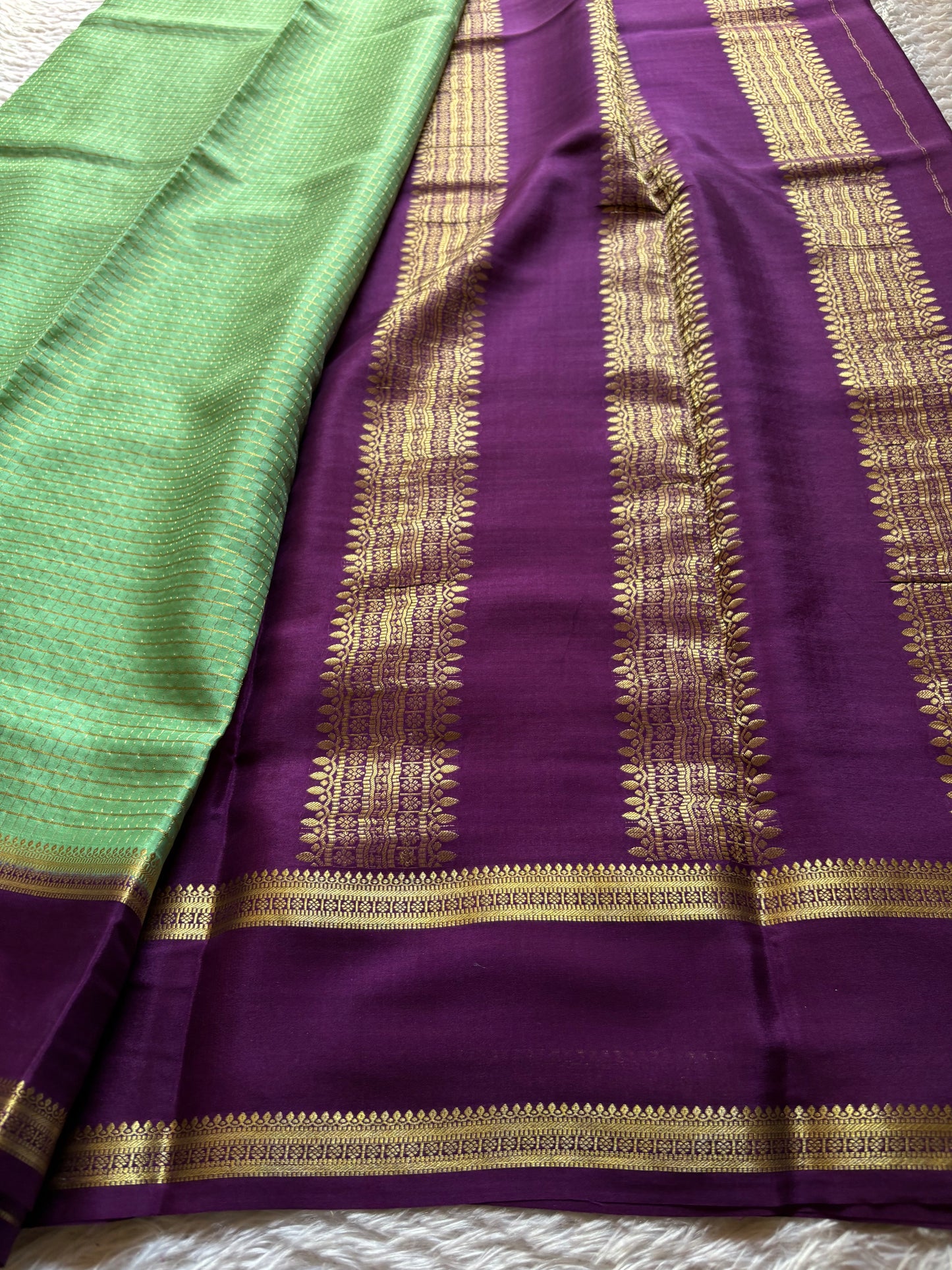 Himani (2D) : Mint green-purple