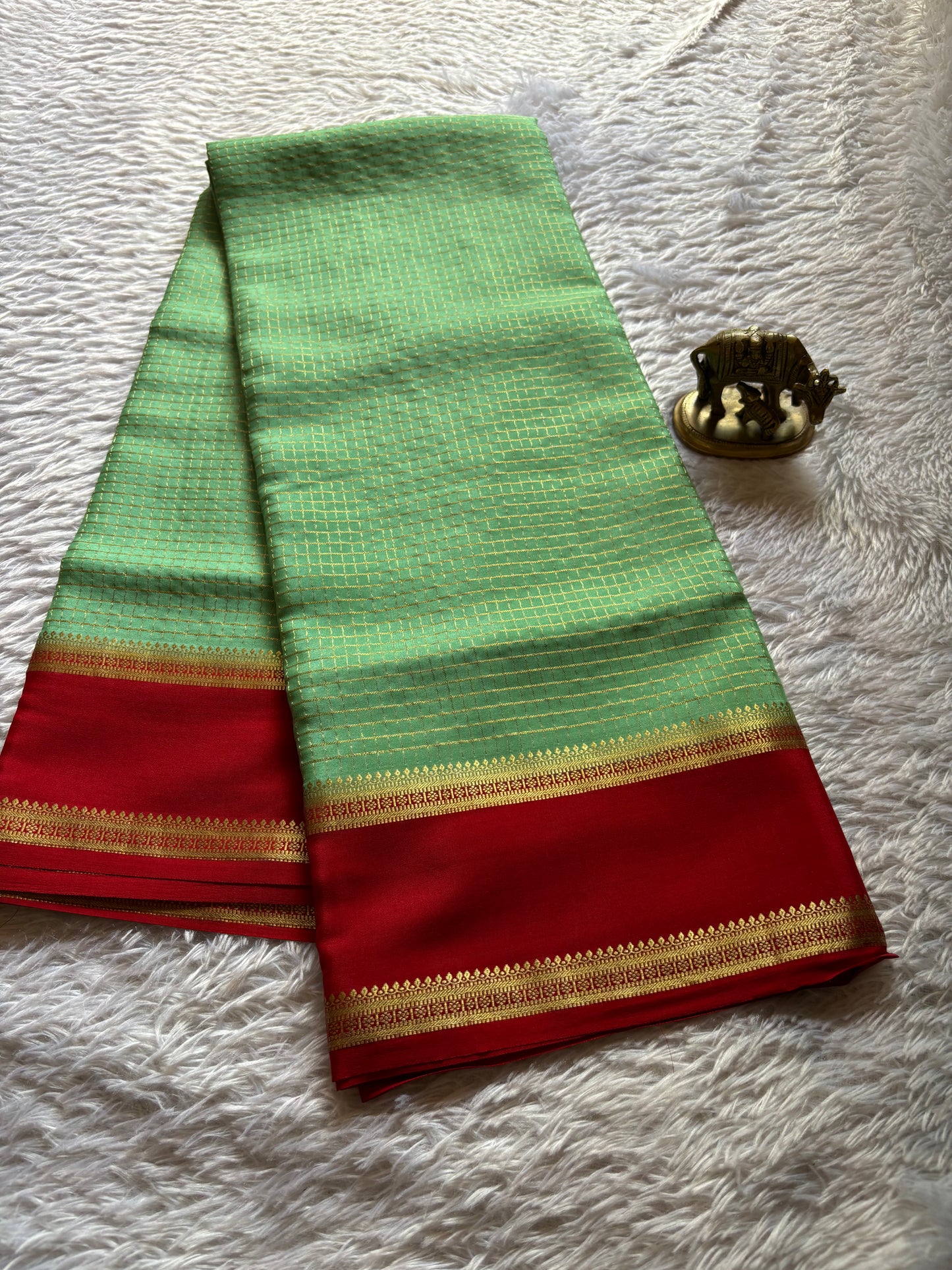 Himani (2D) : Mint green-red