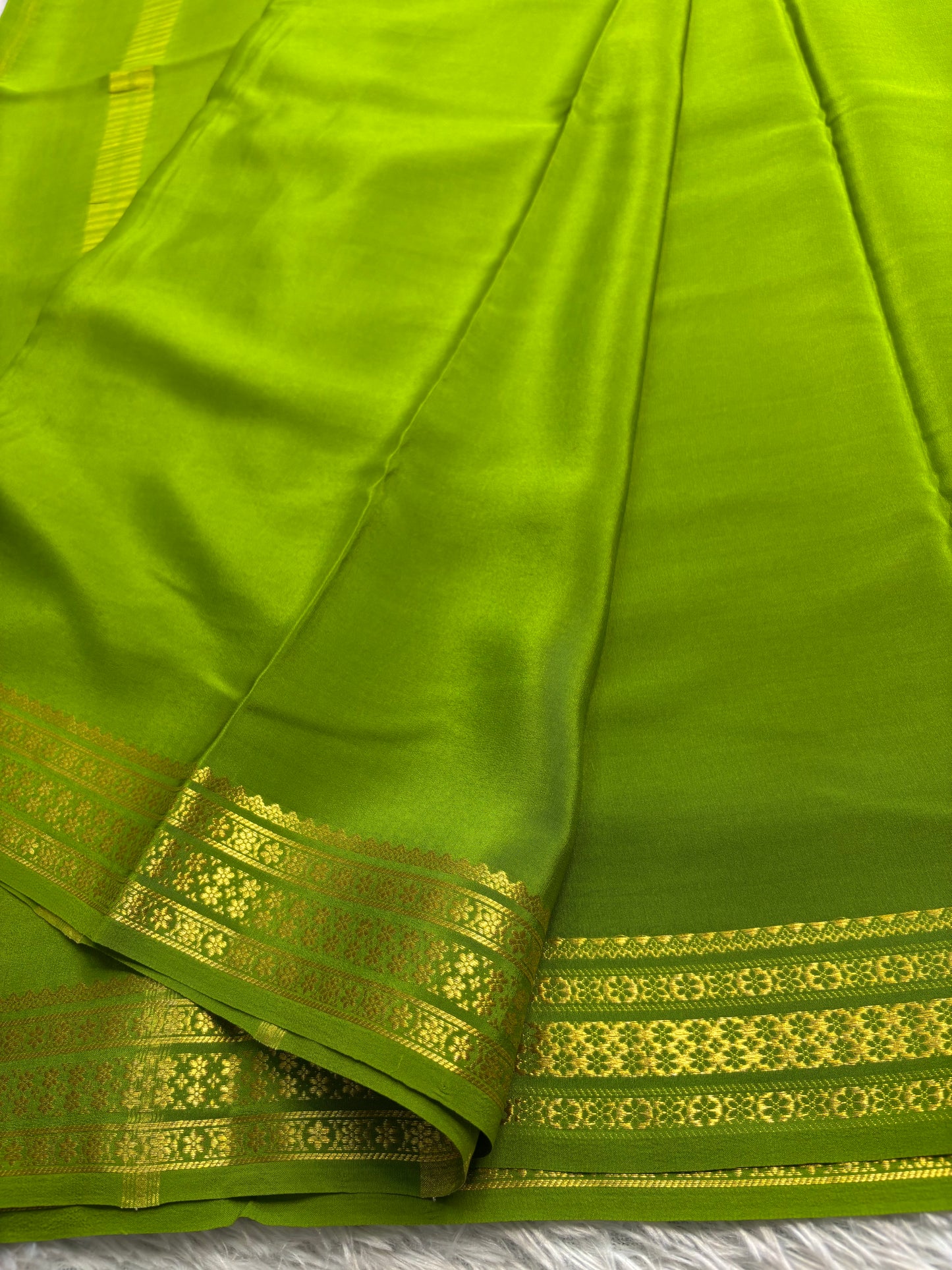 Chandana : Solid Mehendi green