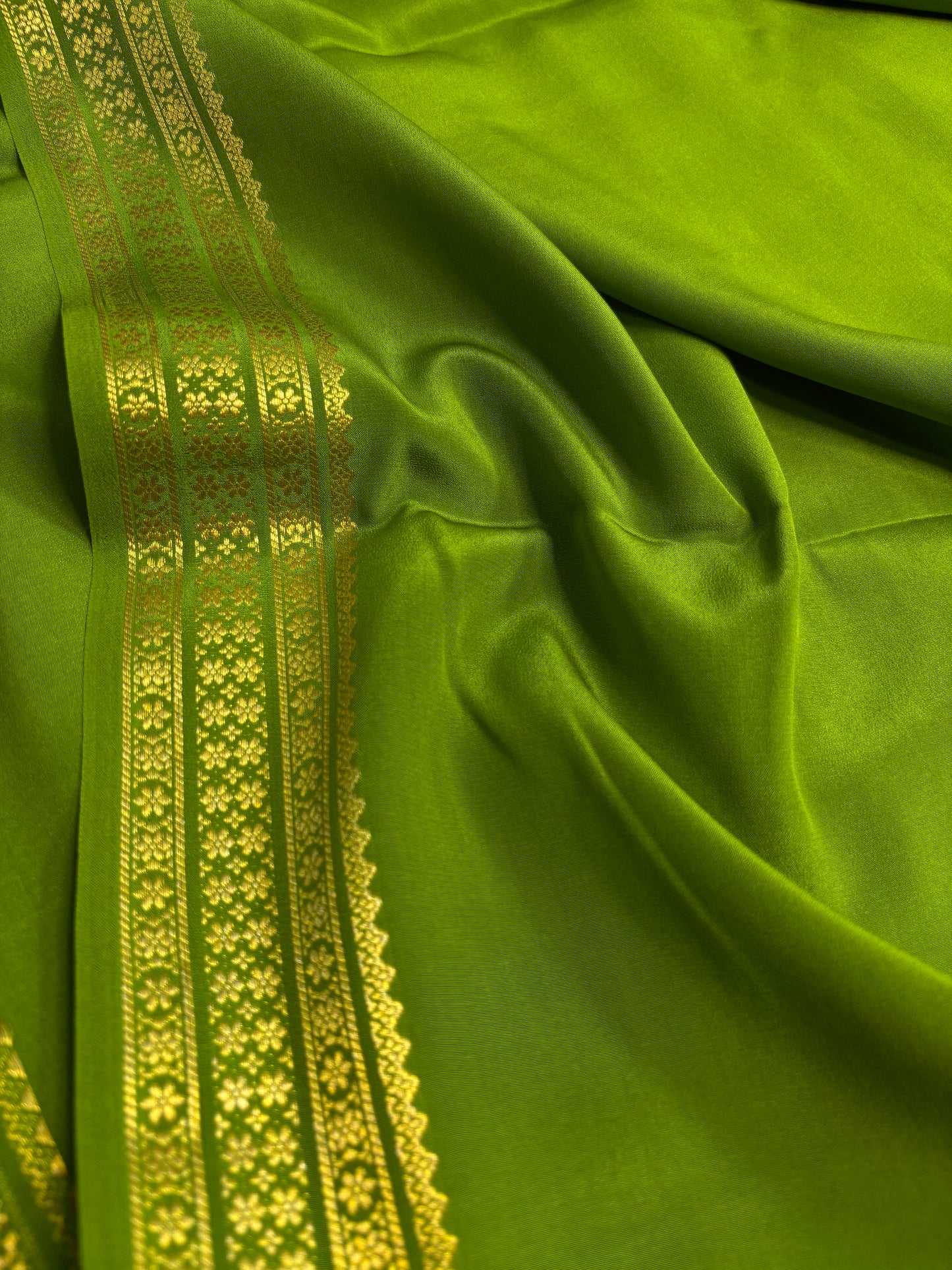 Chandana : Solid Mehendi green