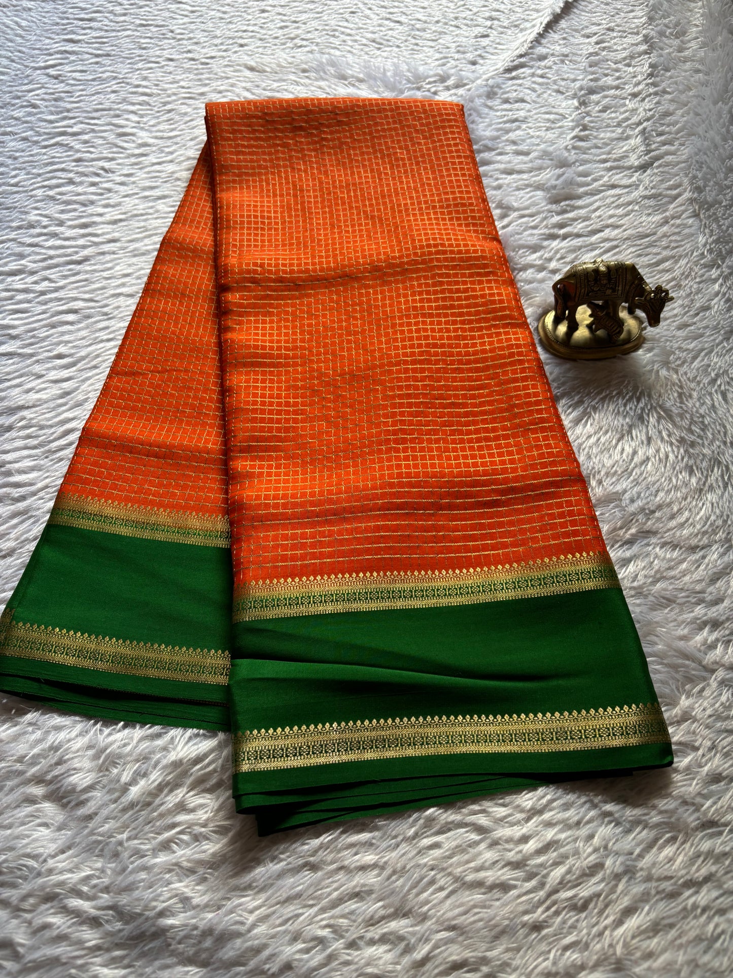 Himani (2D) : Orange-bottle green