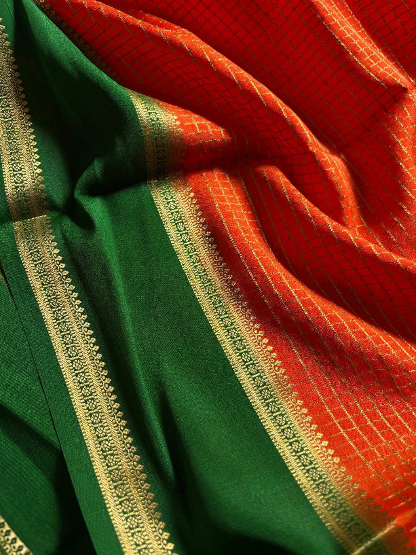 Himani (2D) : Orange-bottle green