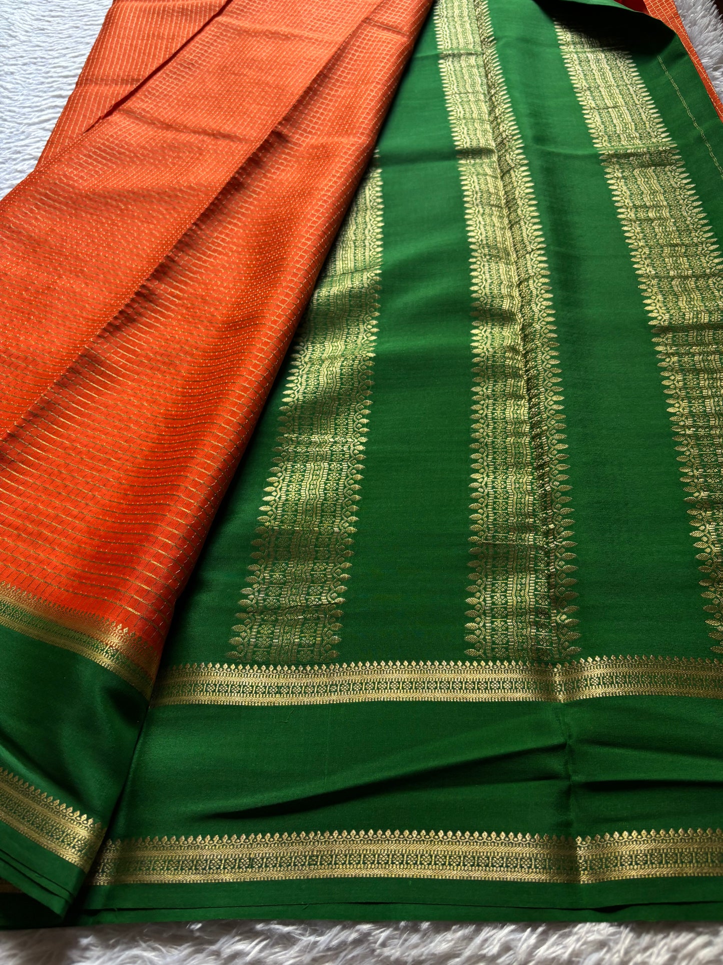 Himani (2D) : Orange-bottle green