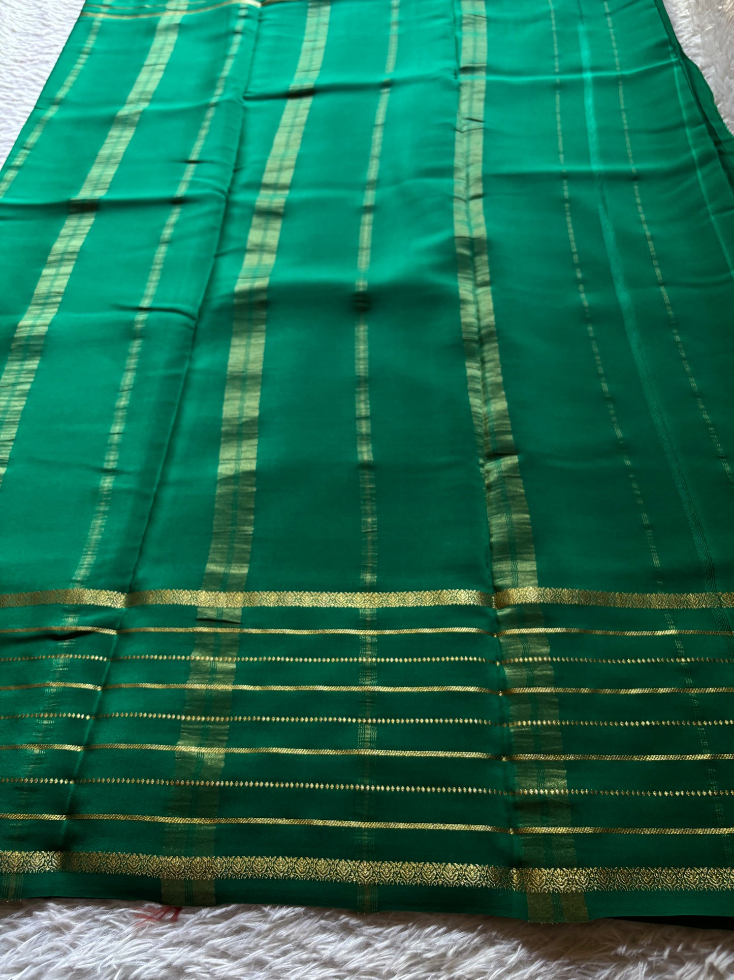 Navami : Solid Emerald green