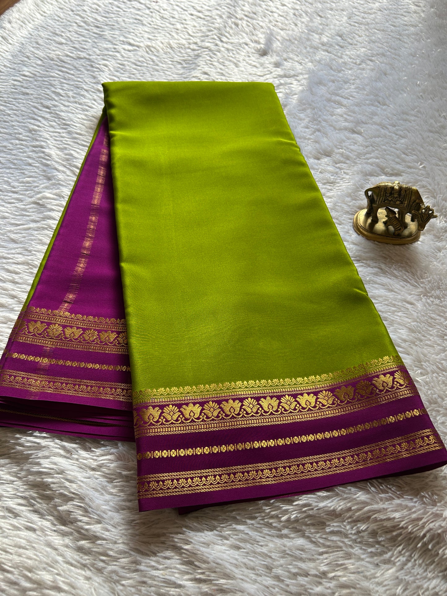 Padmaja (2D) : Mehendi green-dark magenta