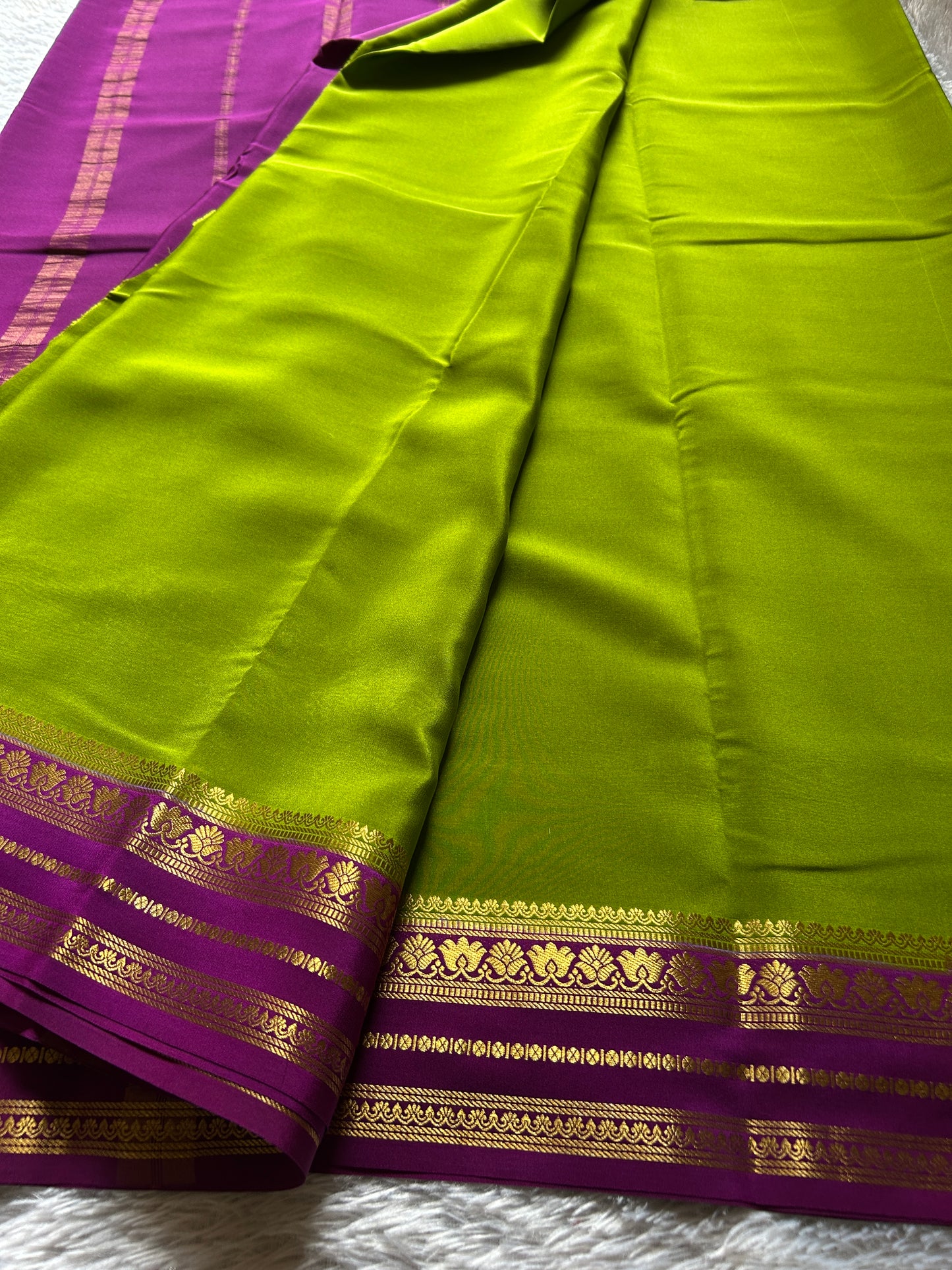 Padmaja (2D) : Mehendi green-dark magenta