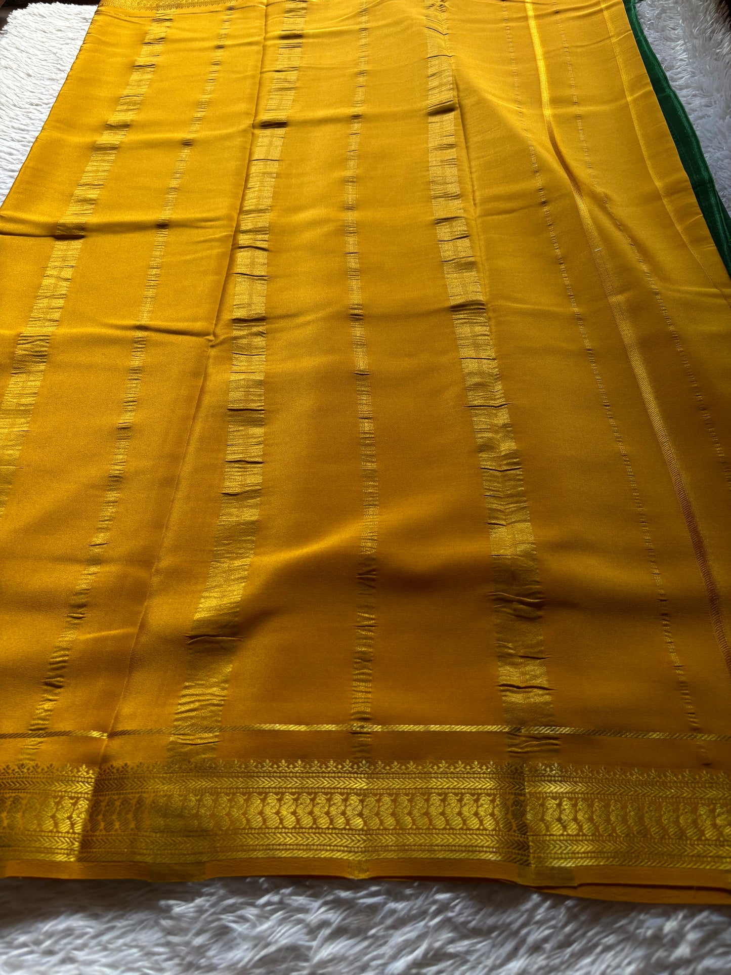 Mayuri (2D) : Dark green-golden yellow