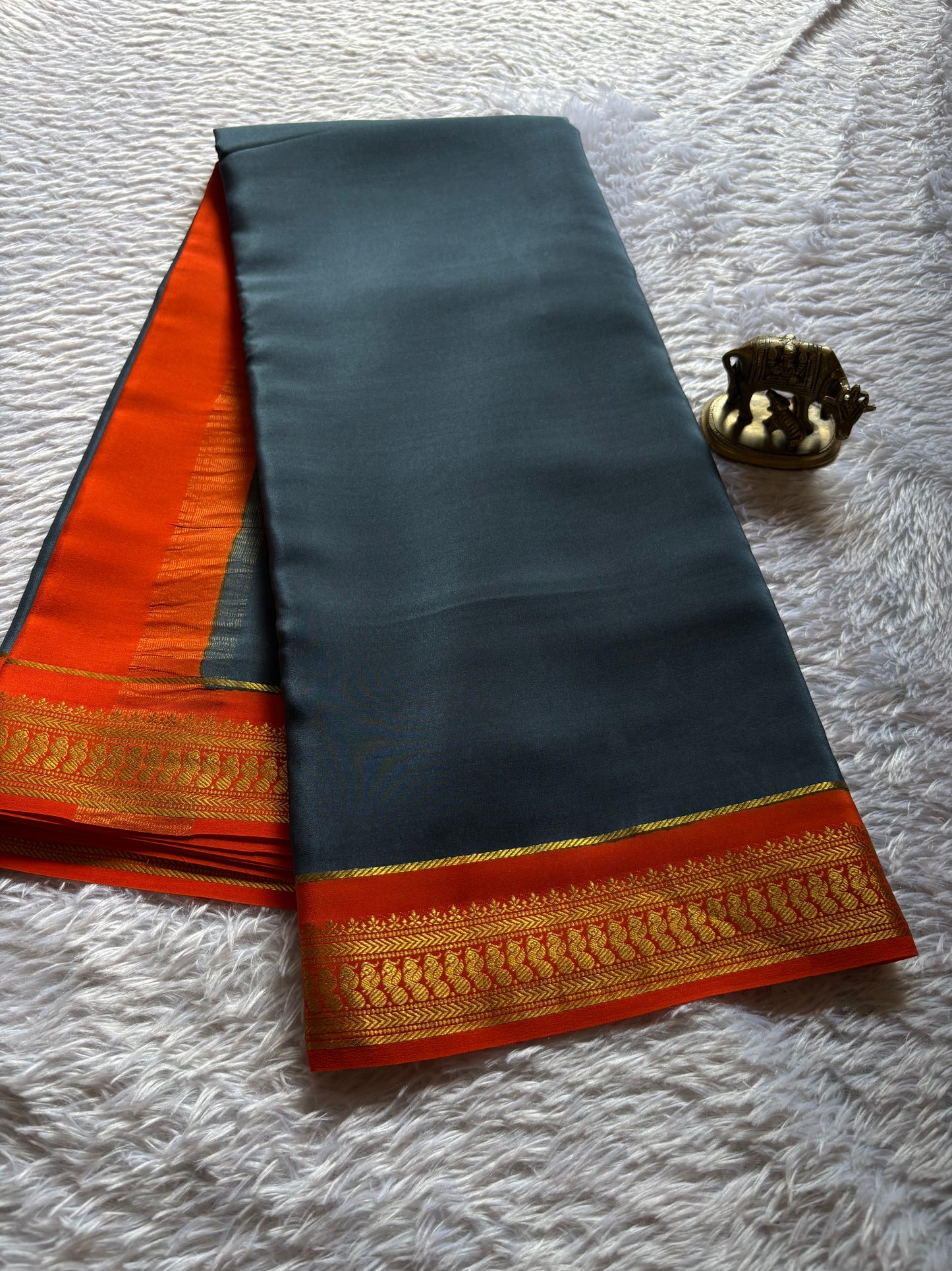 Mayuri (2D) : Bluish grey-orange
