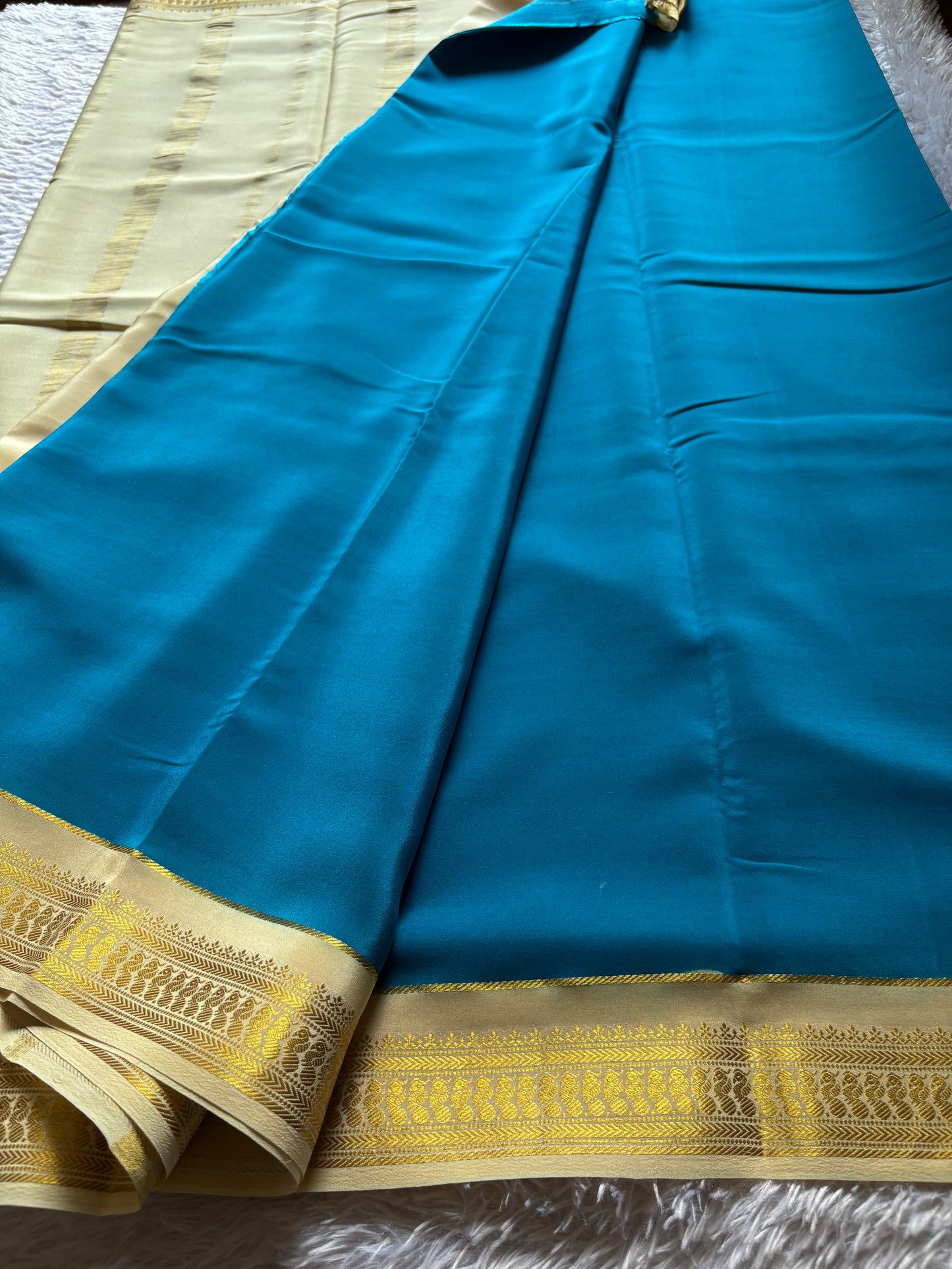 Mayuri (2D) : Teal blue-off white