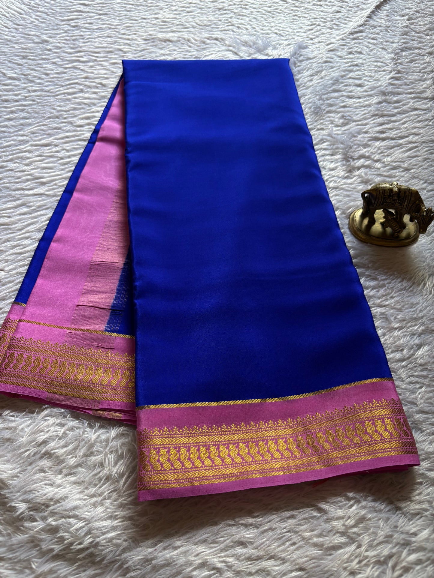 Mayuri (2D) : Royal blue-baby pink