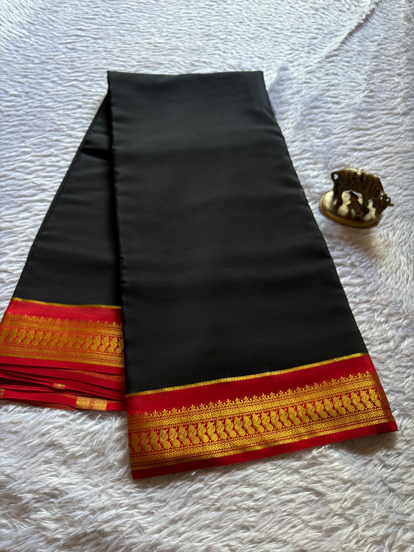Mayuri (2D) : Black-red