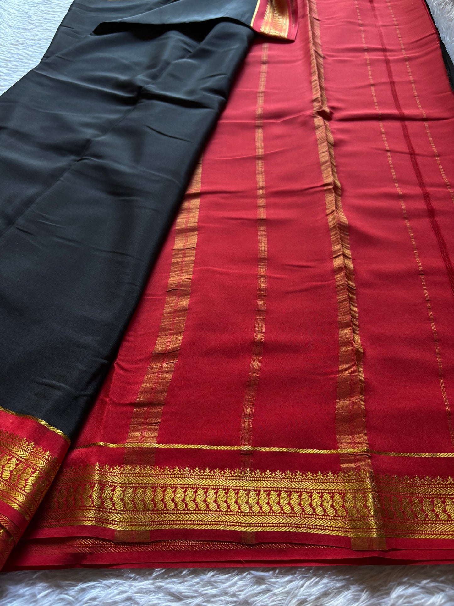 Mayuri (2D) : Black-red
