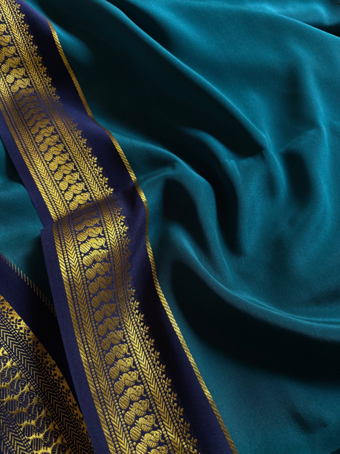 Mayuri (2D) : Peacock blue-dark navy blue