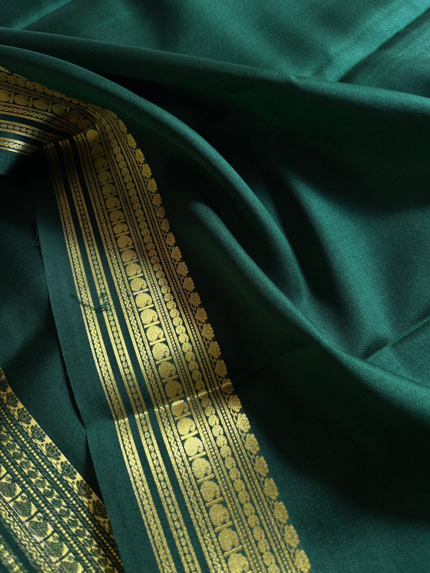 Swara : Solid Dark green