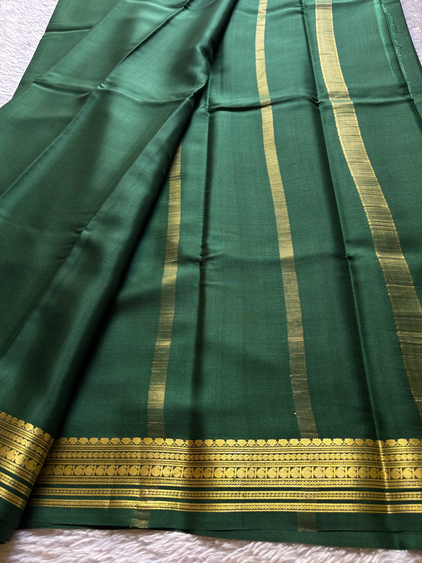 Swara : Solid Dark green