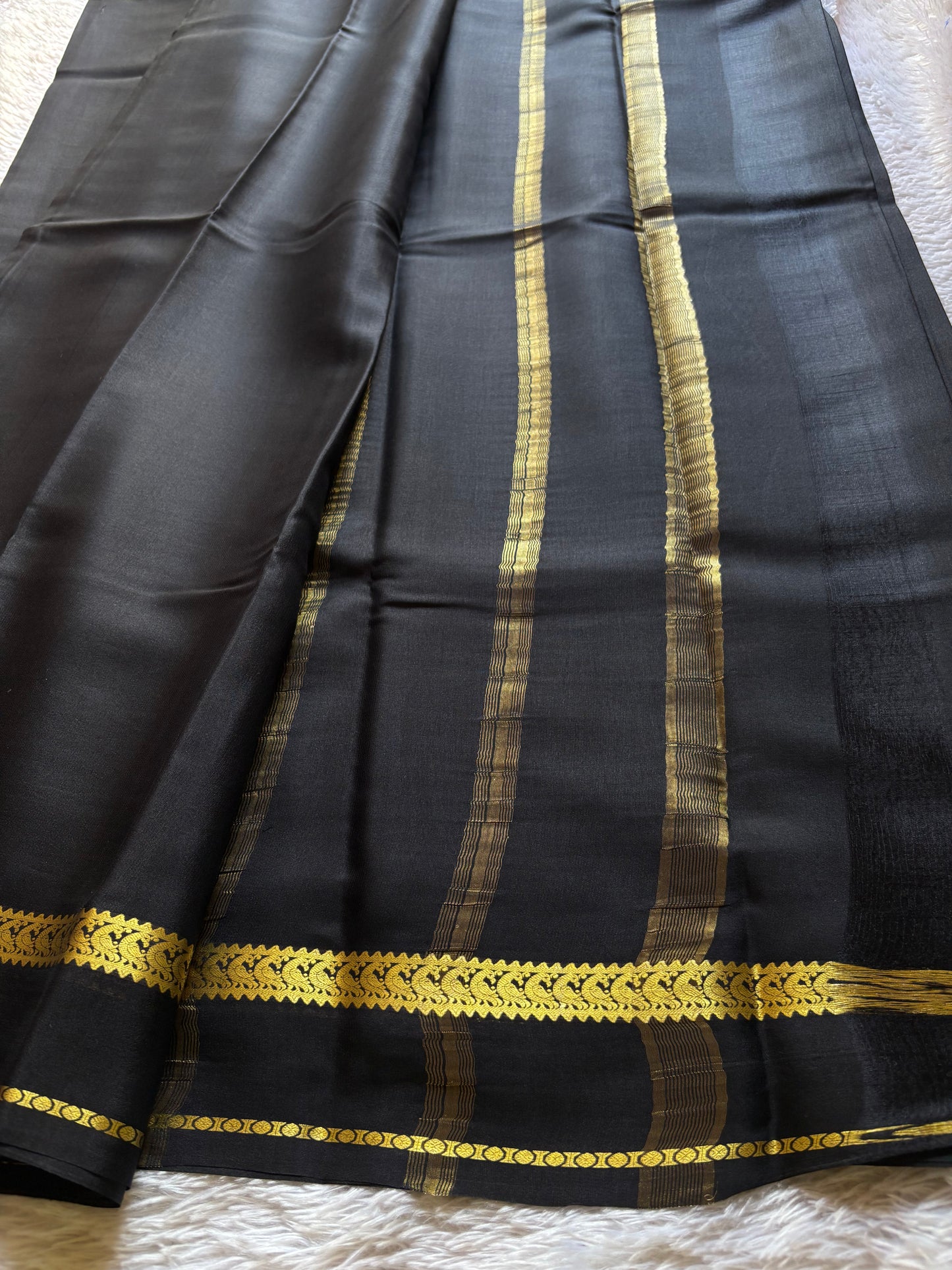 Rachana : Solid Black
