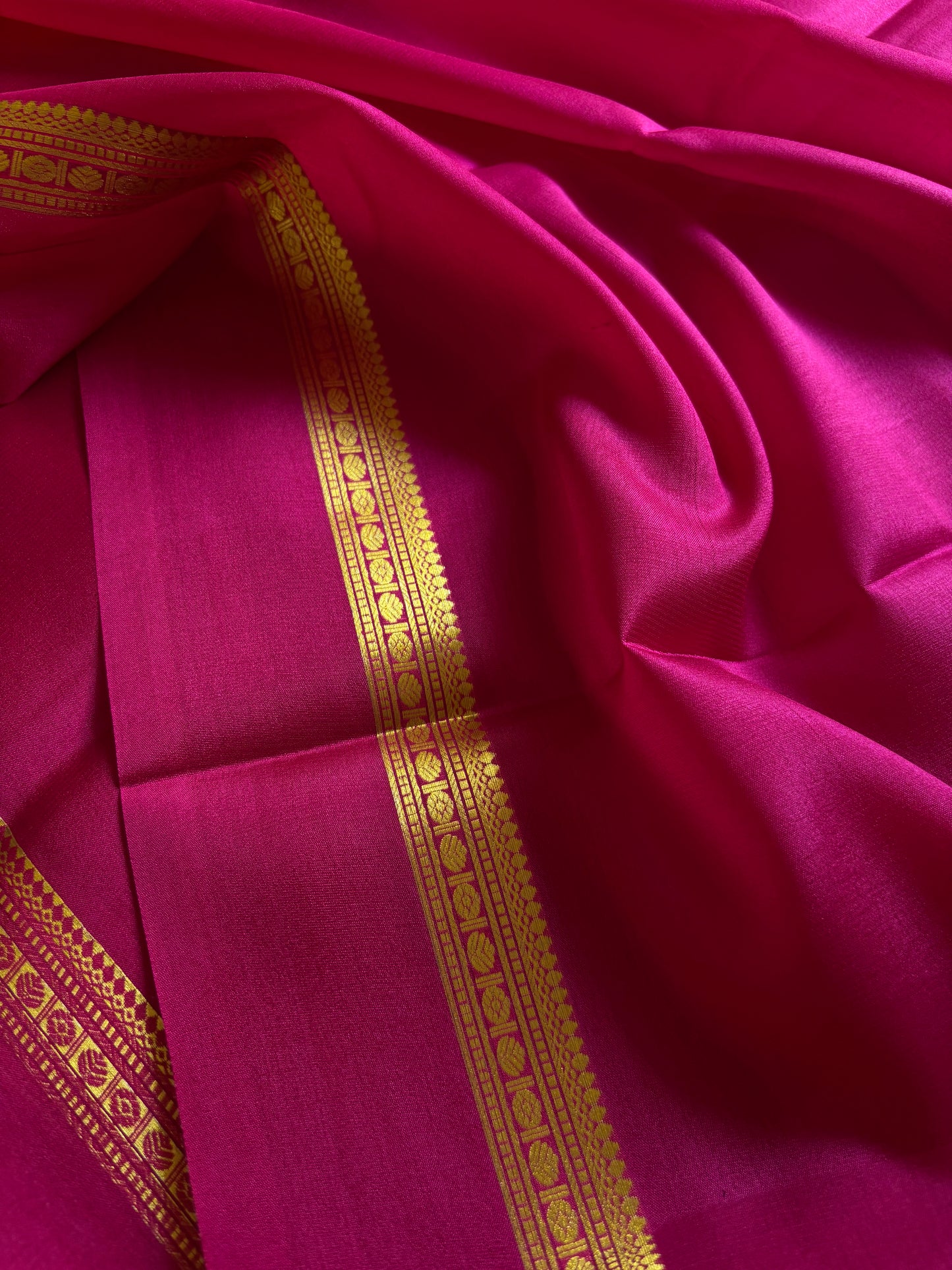 Shambhavi : Solid Magenta pink