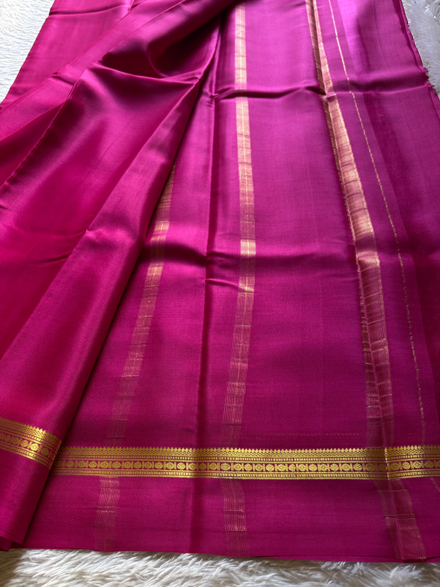 Shambhavi : Solid Magenta pink