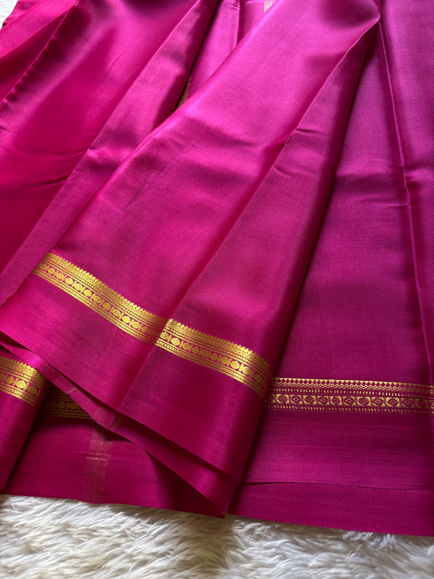 Shambhavi : Solid Magenta pink