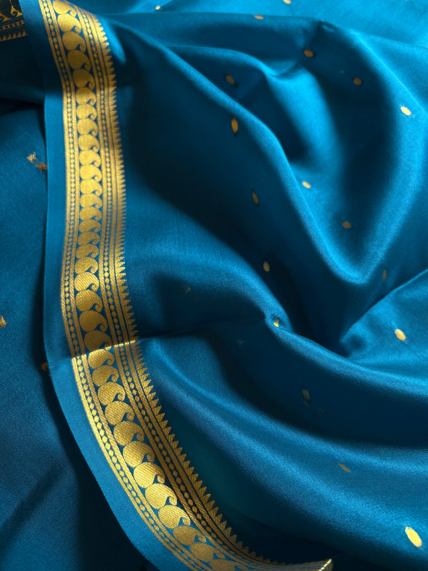 Keerthi : Solid Peacock blue