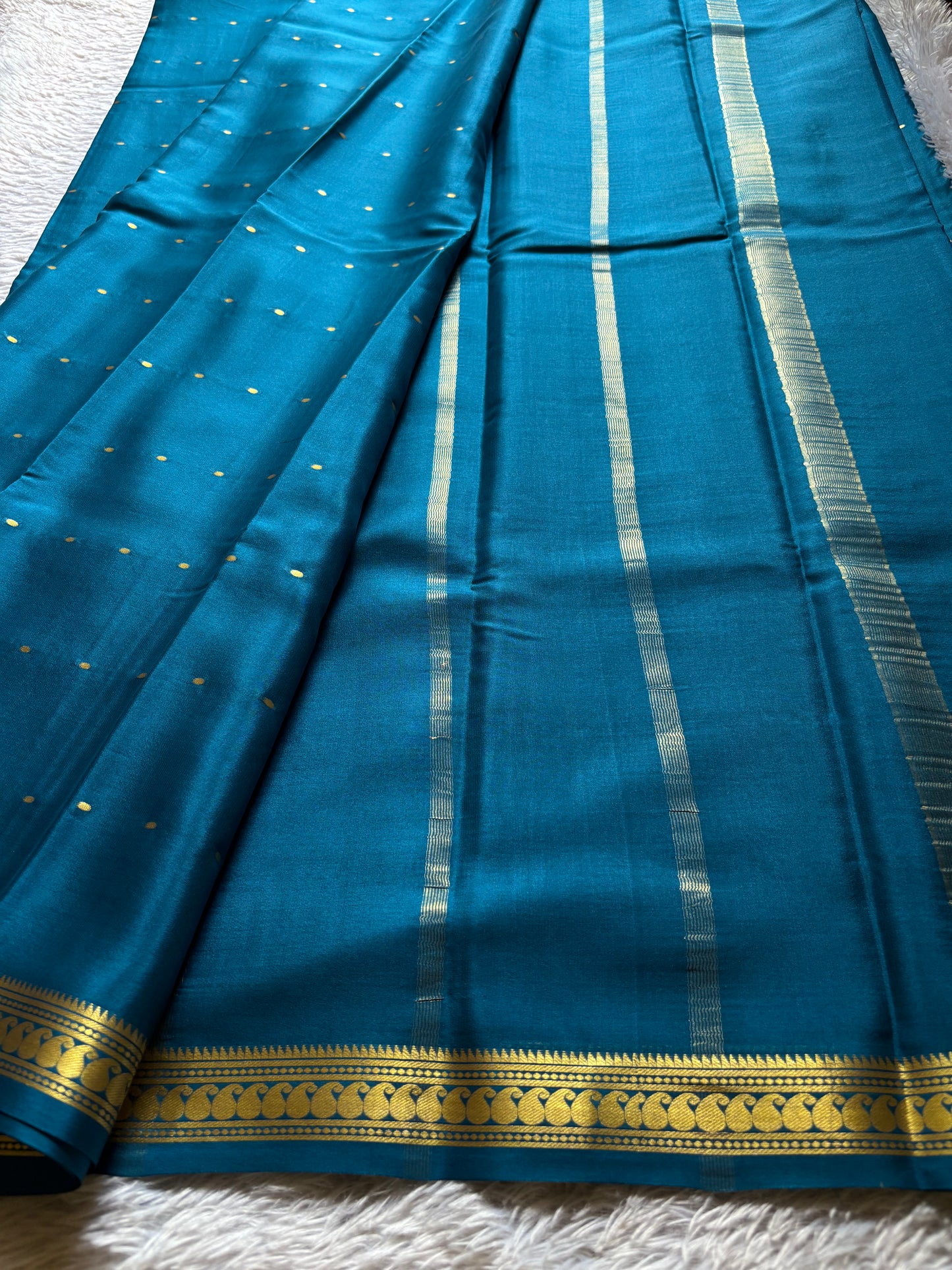 Keerthi : Solid Peacock blue