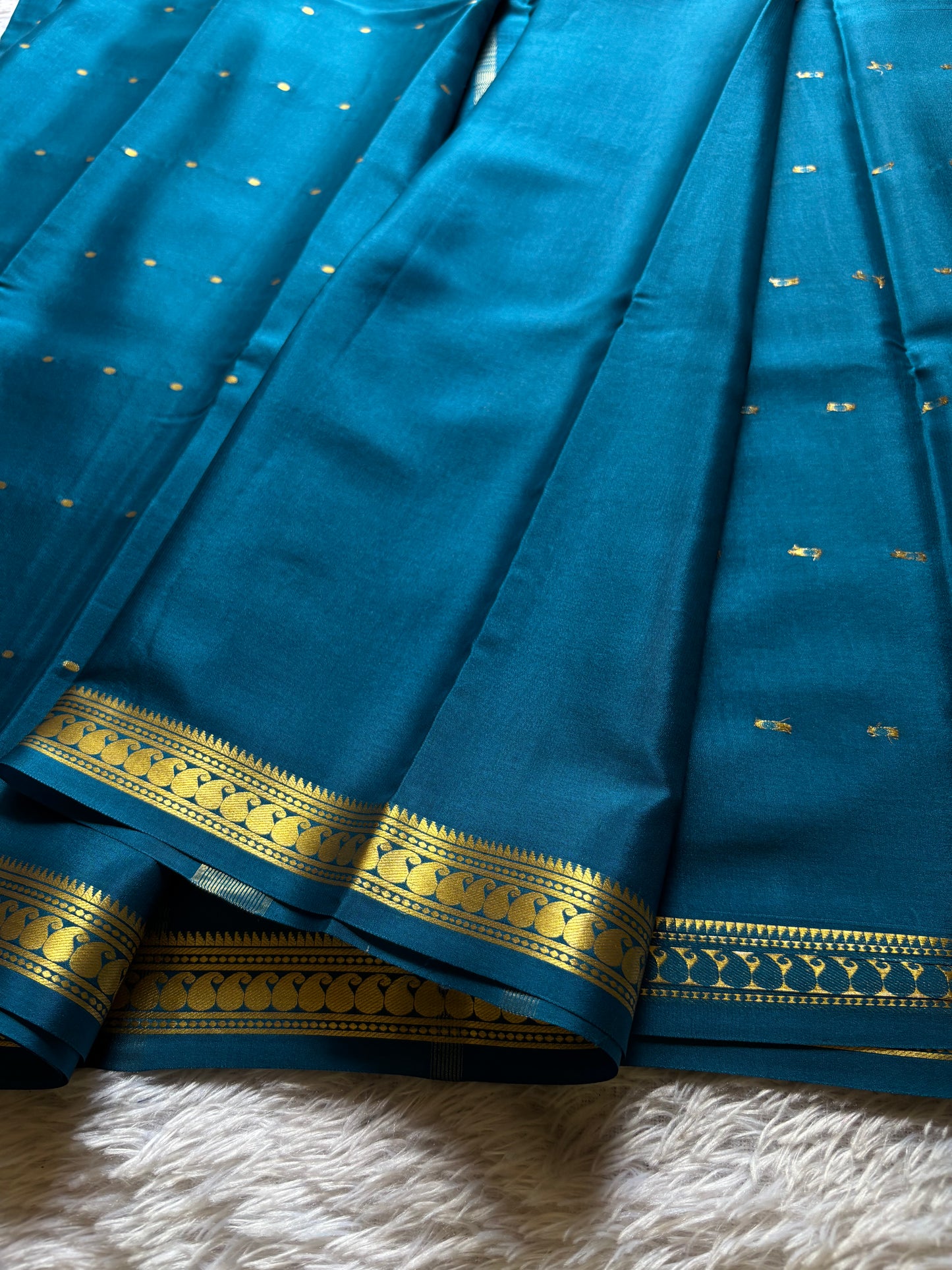 Keerthi : Solid Peacock blue