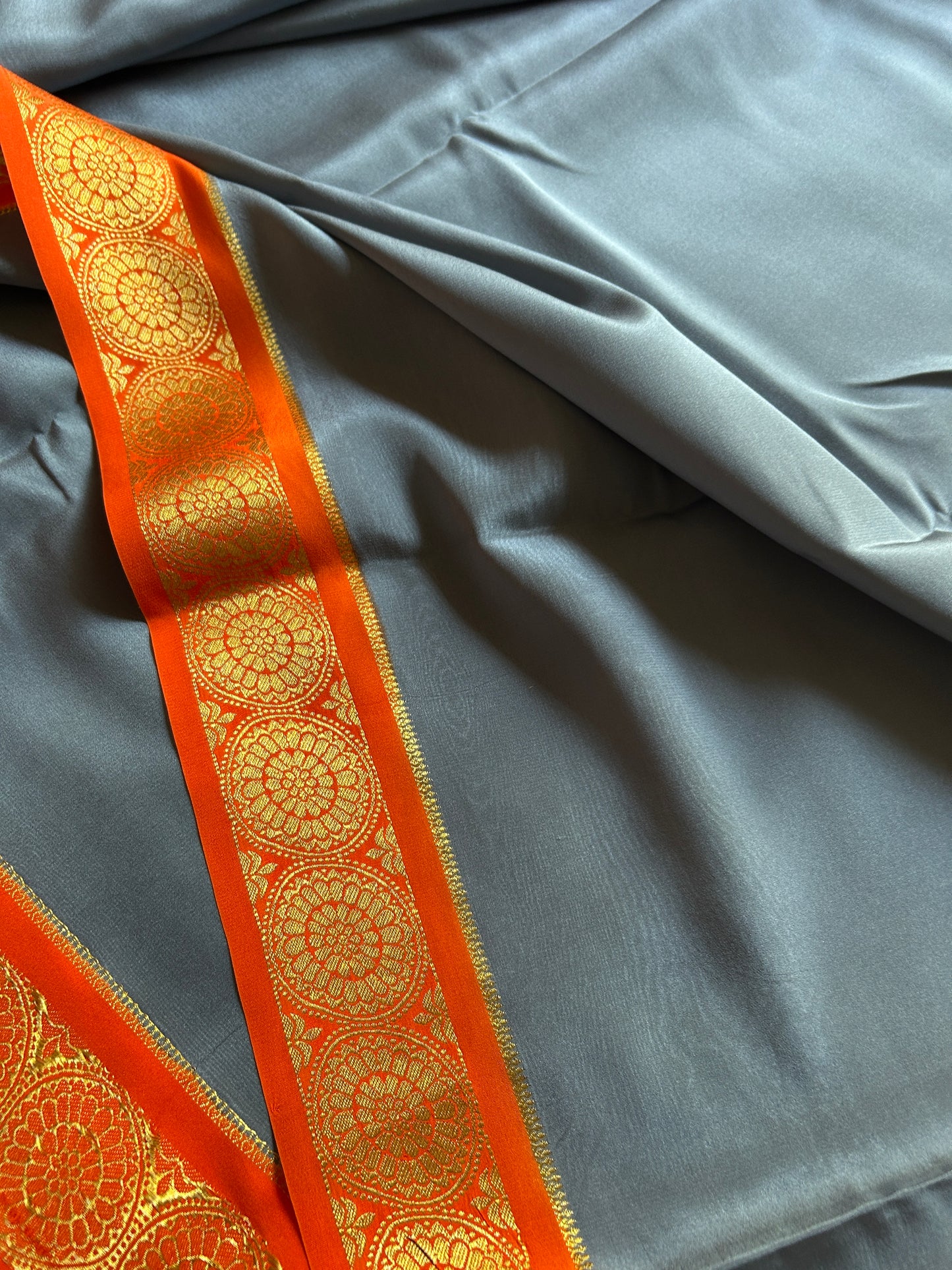 Chakra (2D) : Grey-orange