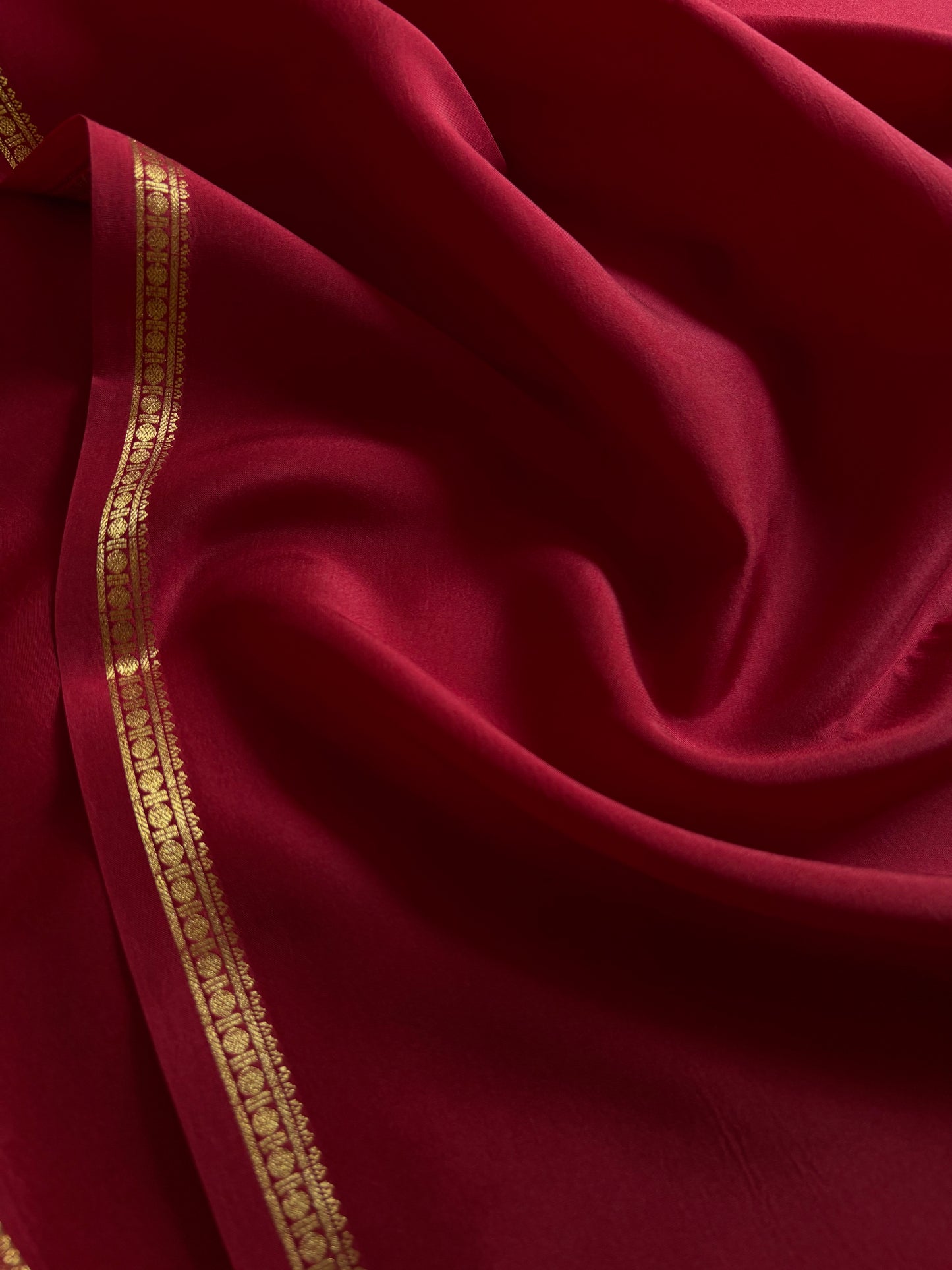 Sumukhi : Solid Maroon