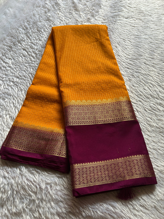 SS105 (2D) : Golden yellow-maroon
