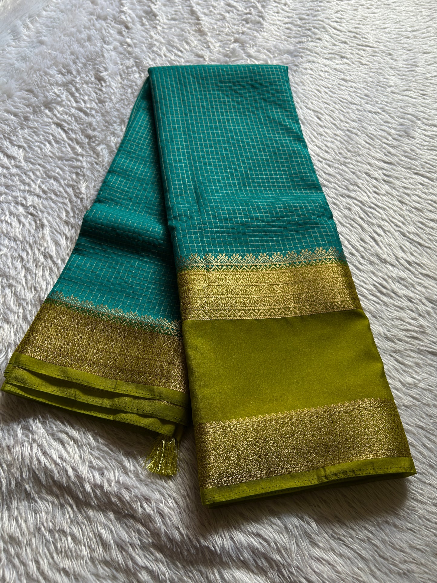 SS105 (2D) : Ananda blue-mehendi green