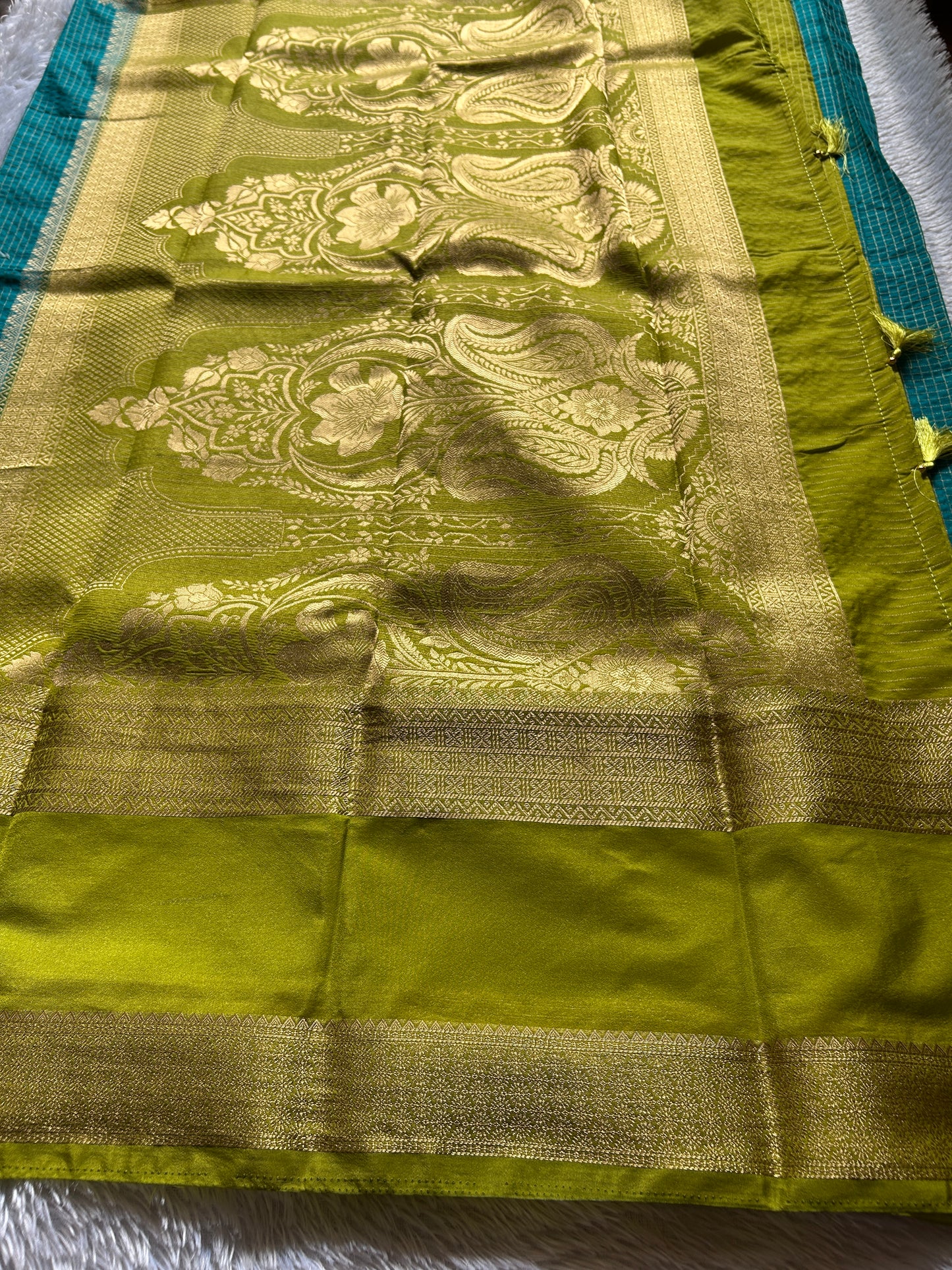 SS105 (2D) : Ananda blue-mehendi green