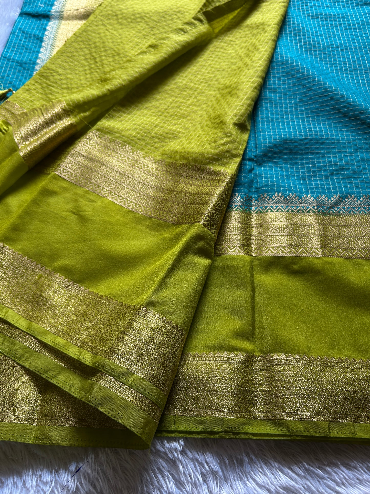 SS105 (2D) : Ananda blue-mehendi green