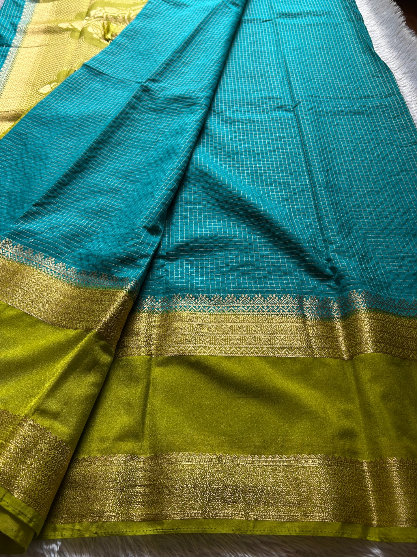 SS105 (2D) : Ananda blue-mehendi green
