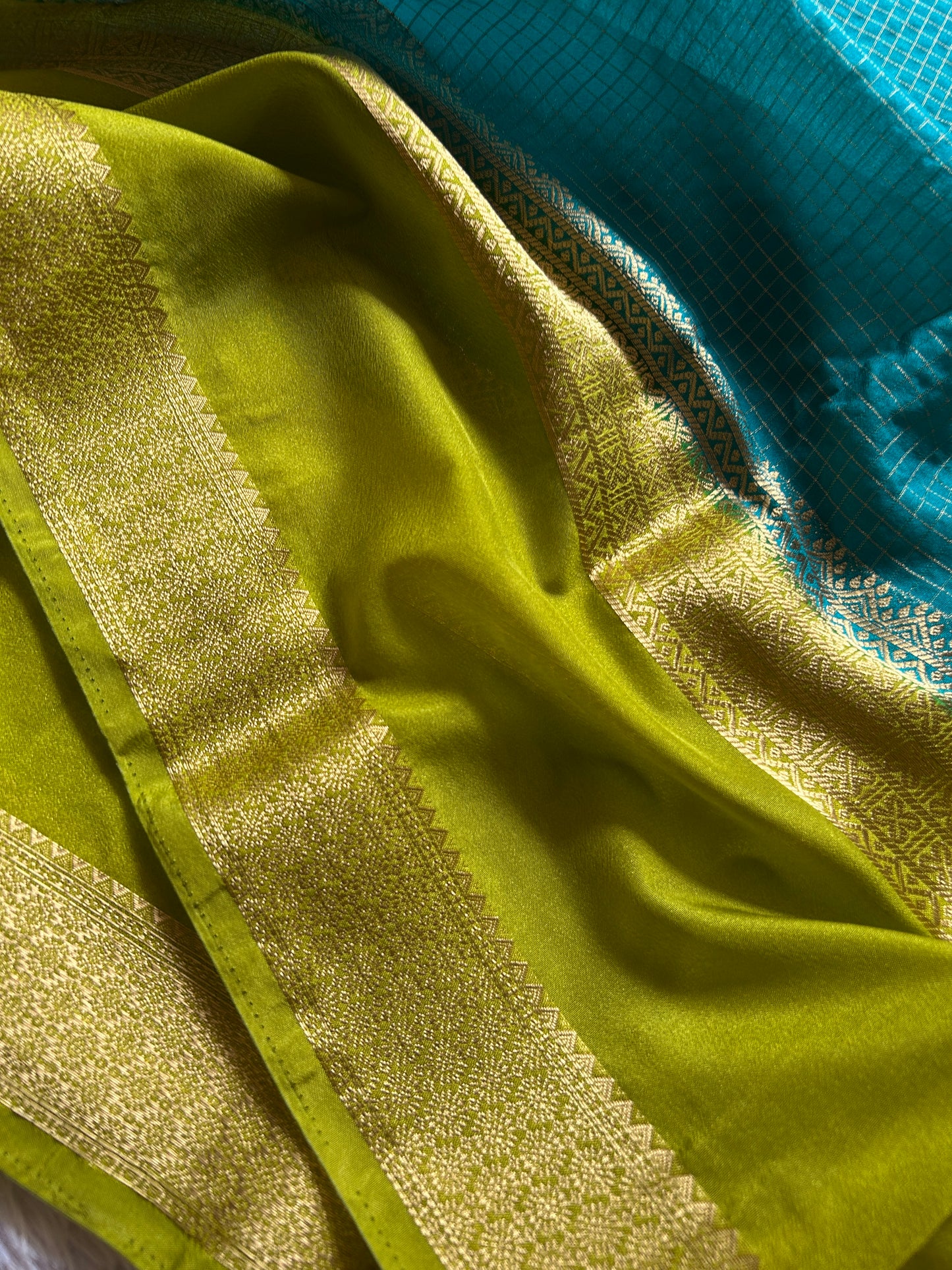 SS105 (2D) : Ananda blue-mehendi green