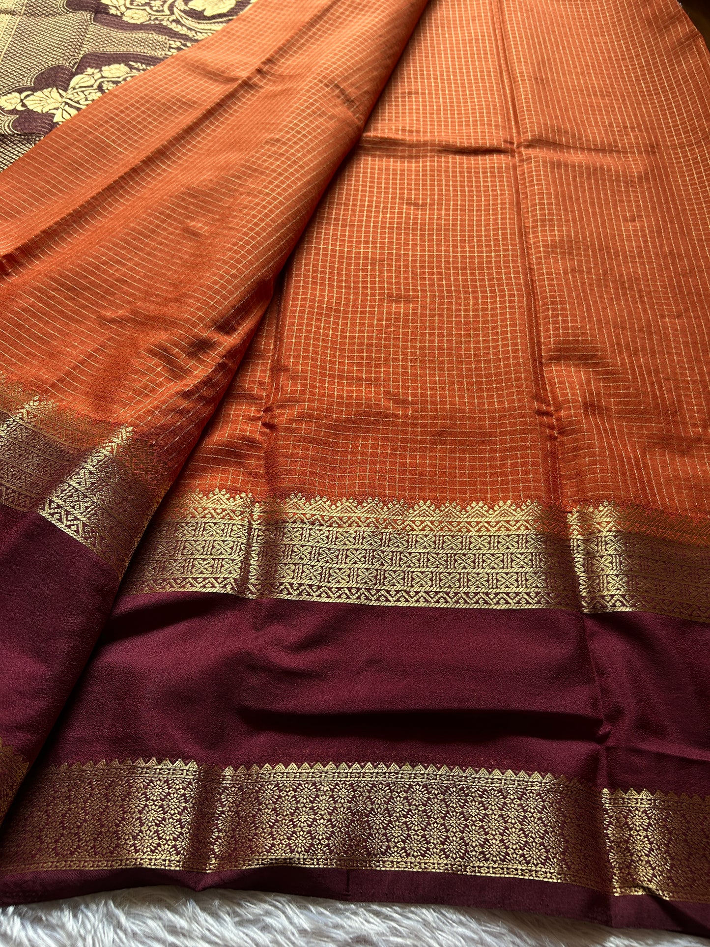 SS105 (2D) : Rust orange-chocolate brown