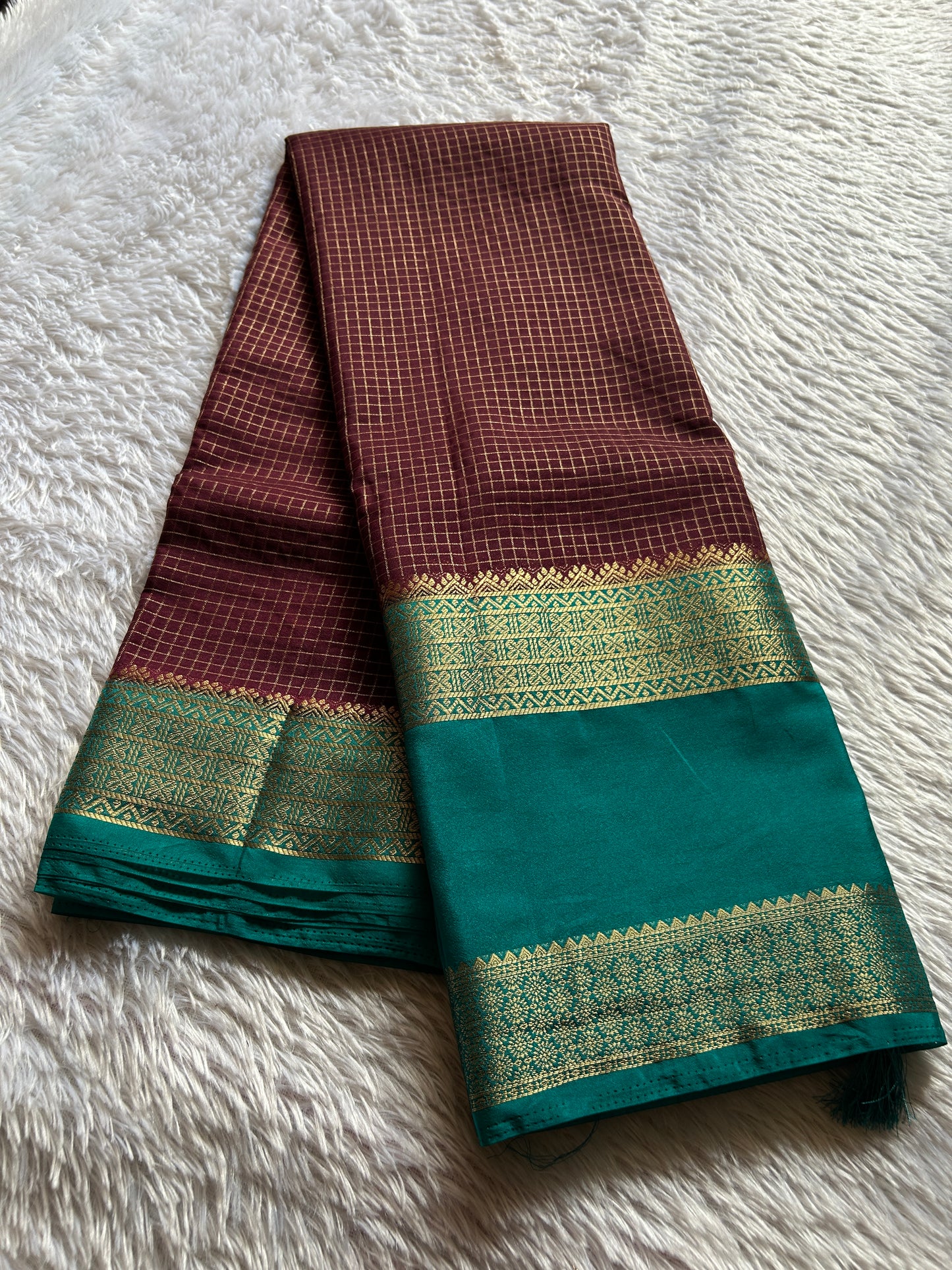 SS105 (2D) : Brown-teal blue