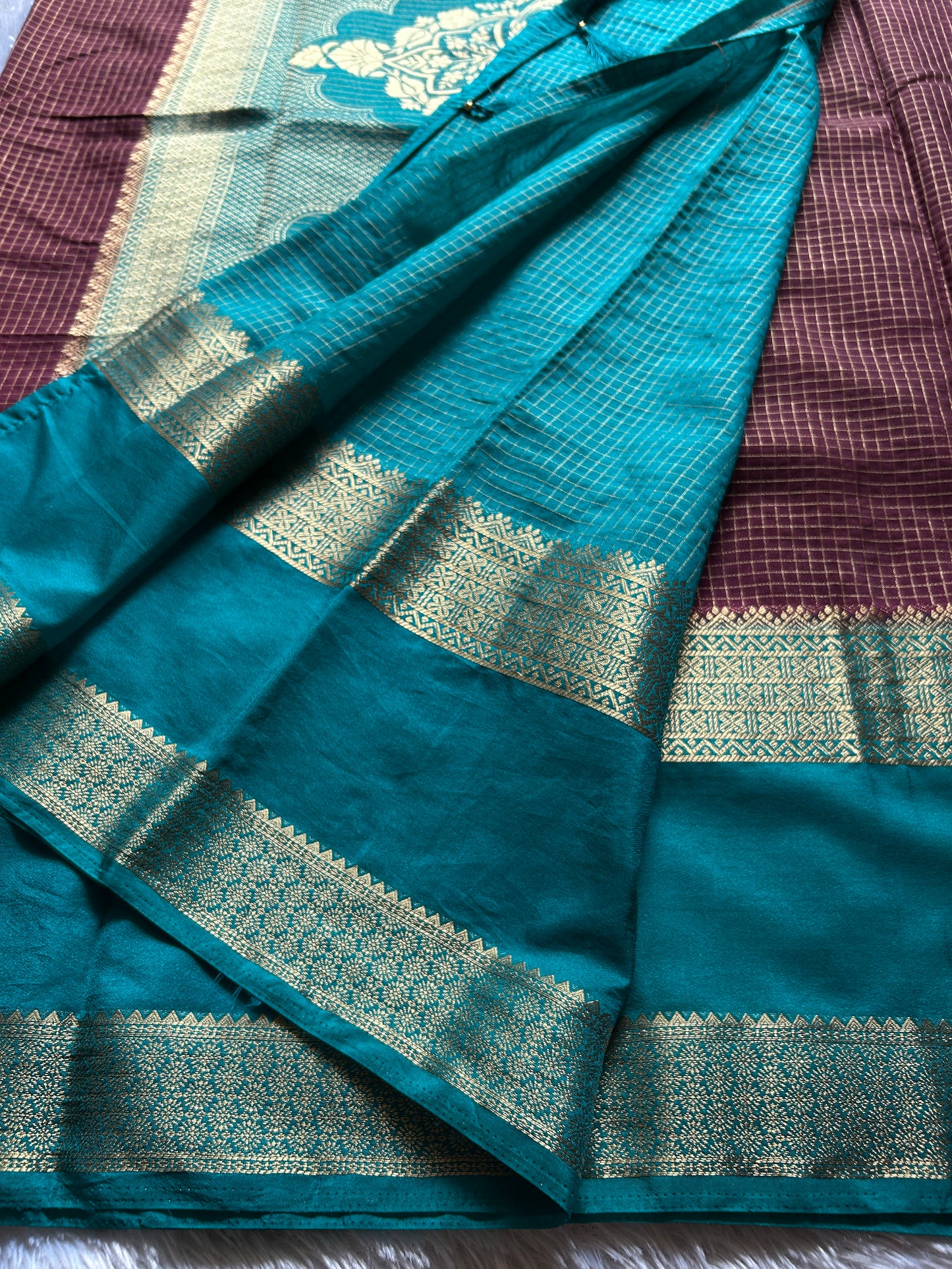 SS105 (2D) : Brown-teal blue