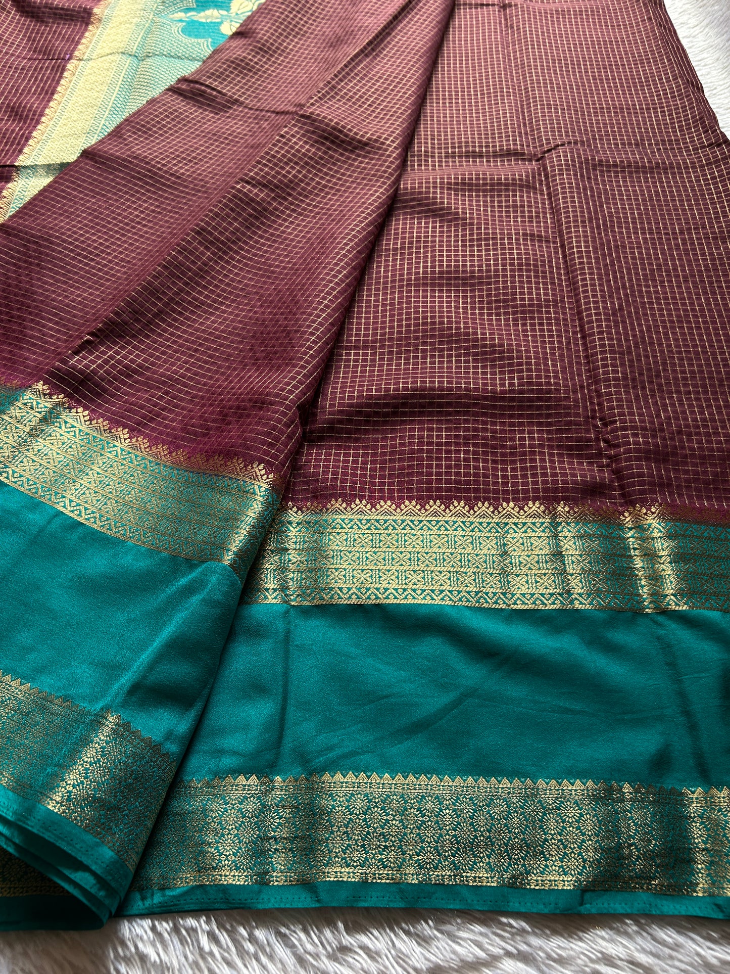SS105 (2D) : Brown-teal blue