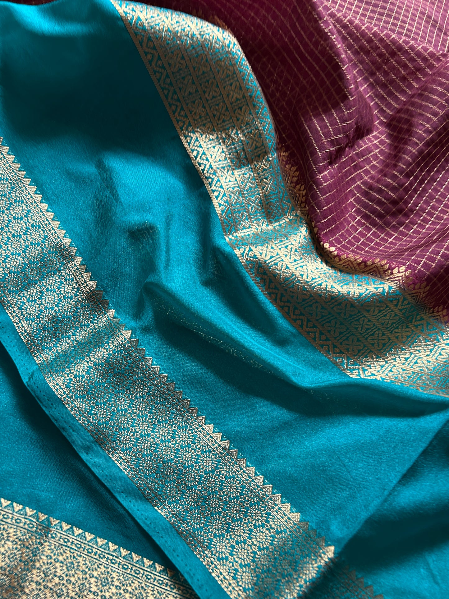 SS105 (2D) : Brown-teal blue