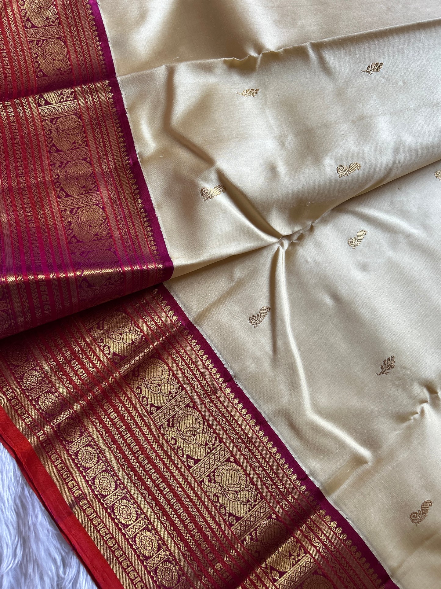 Kankana (2D) : Off white-rust