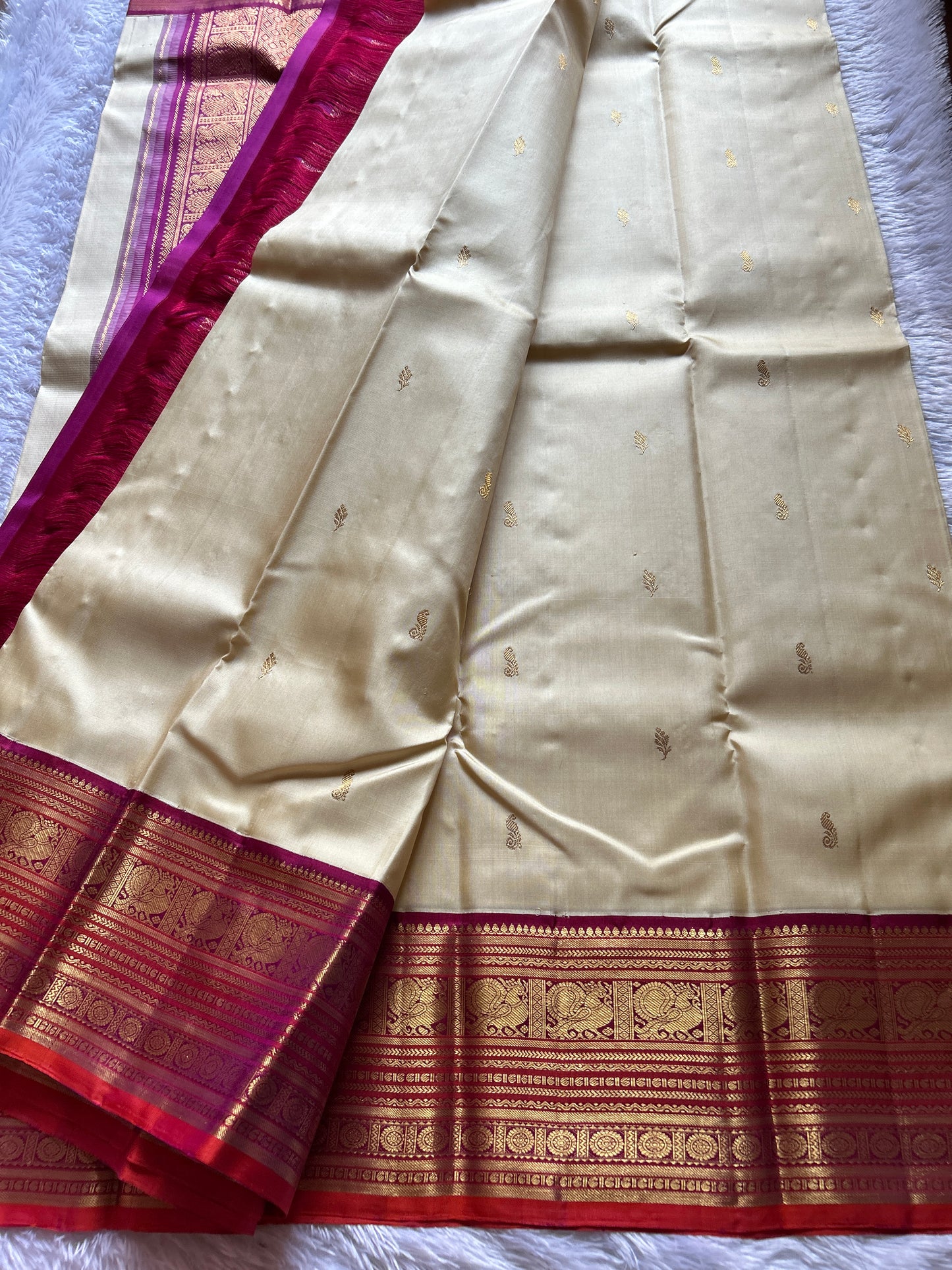 Kankana (2D) : Off white-rust