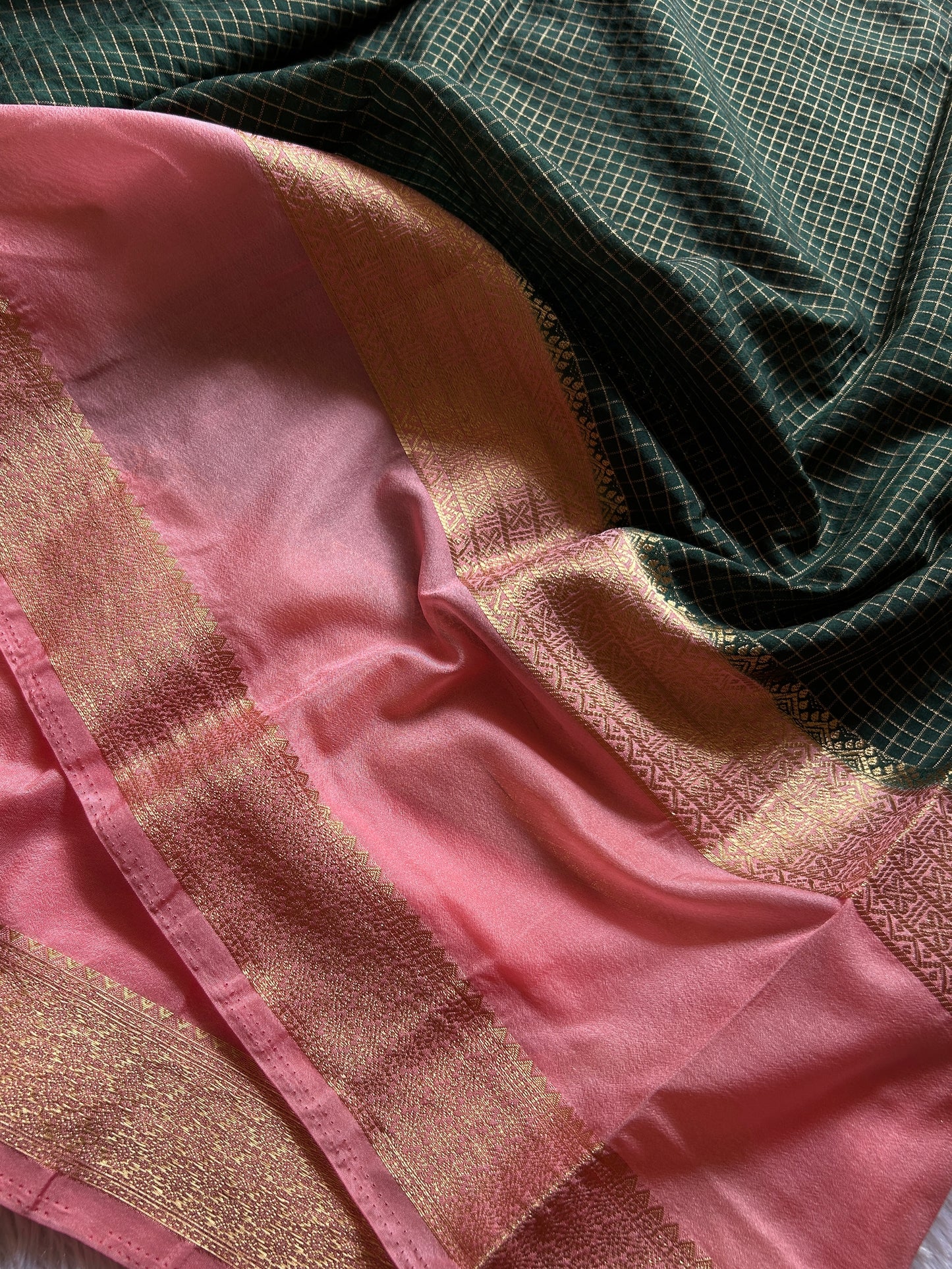 SS105 (2D) : Dark green-peach pink