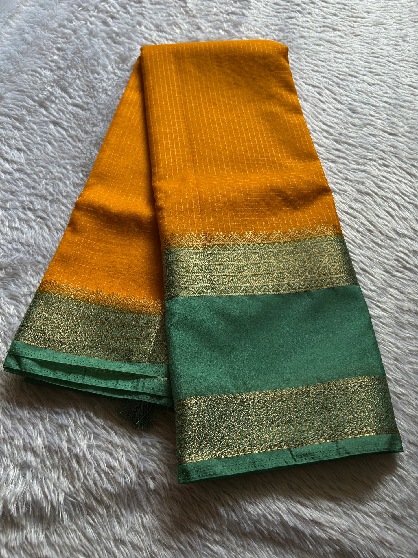 SS105 (2D) : Light orange-pastel blue