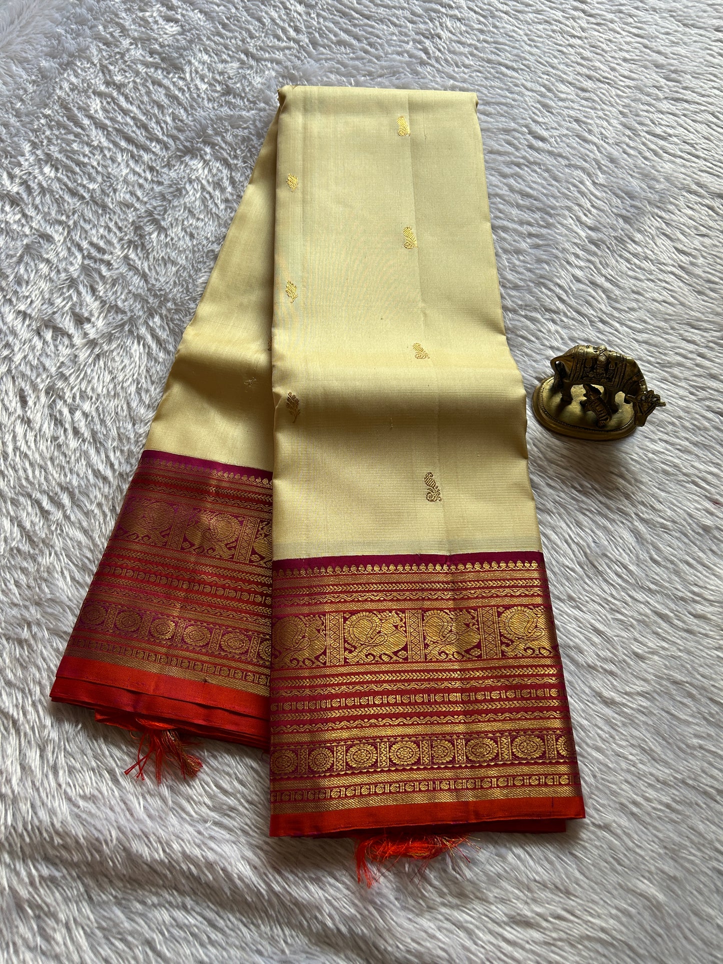 Kankana (2D) : Off white-rust