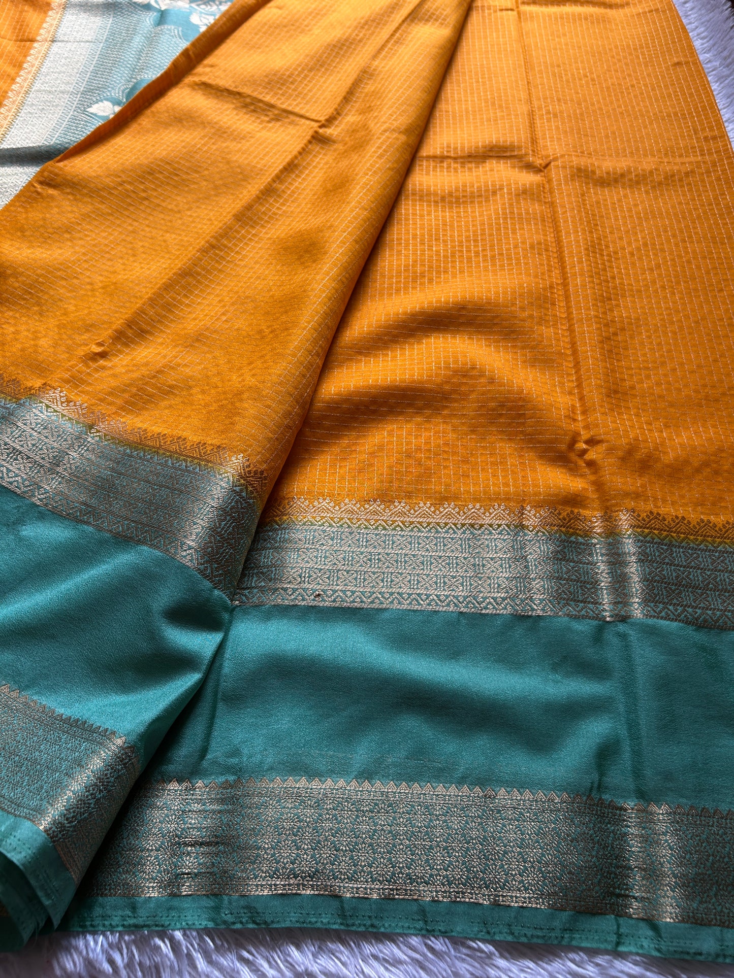 SS105 (2D) : Light orange-pastel blue