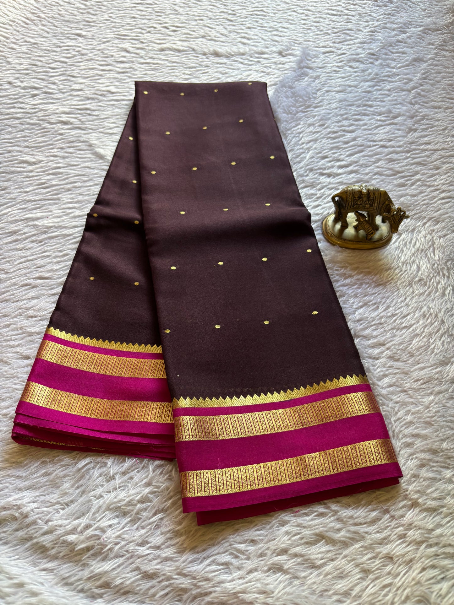 Vimala (2D) : Dark brown-rani pink